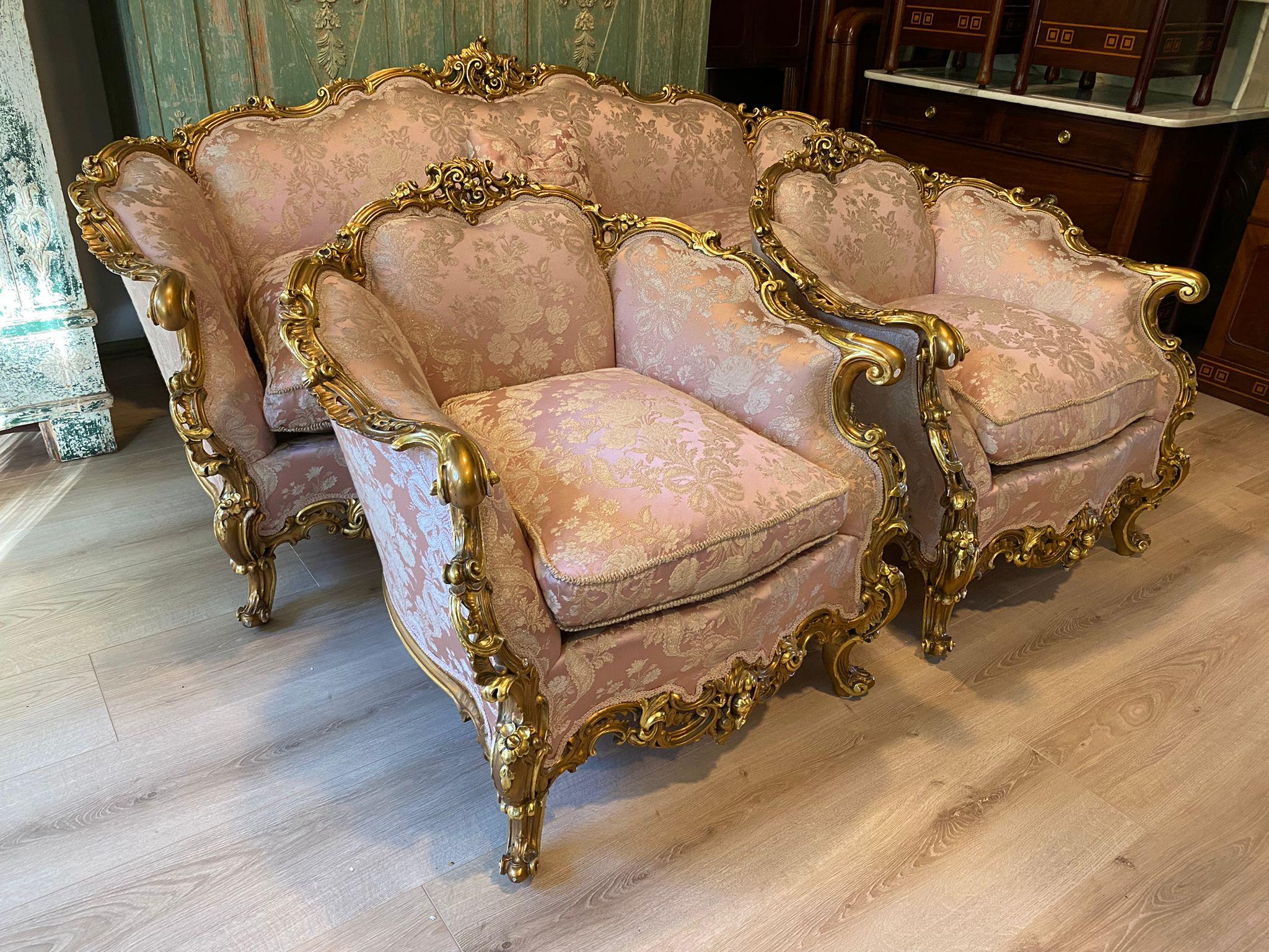 Important French Set Sofa, (2) Armchairs and a Table end 19th Century For Sale 1