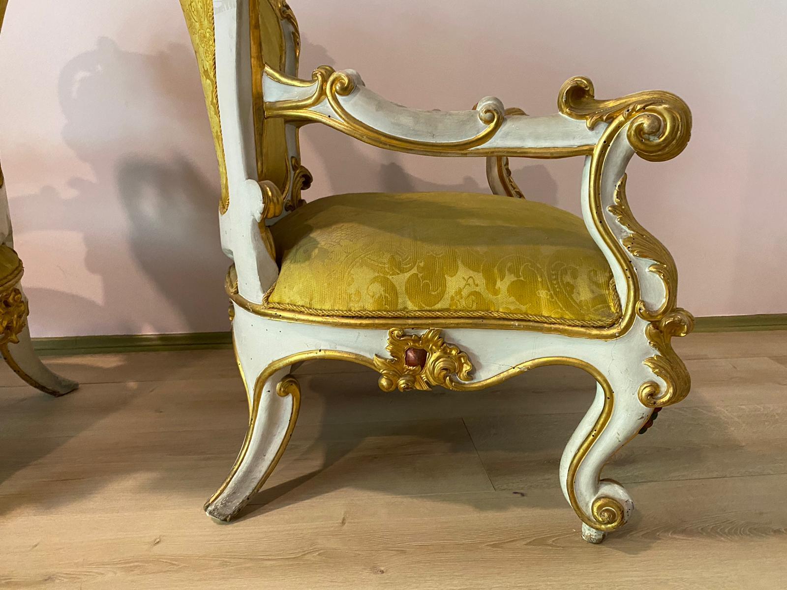 XIXe siècle Important canapé français, (2) fauteuils et une table de fin du 19ème siècle en vente