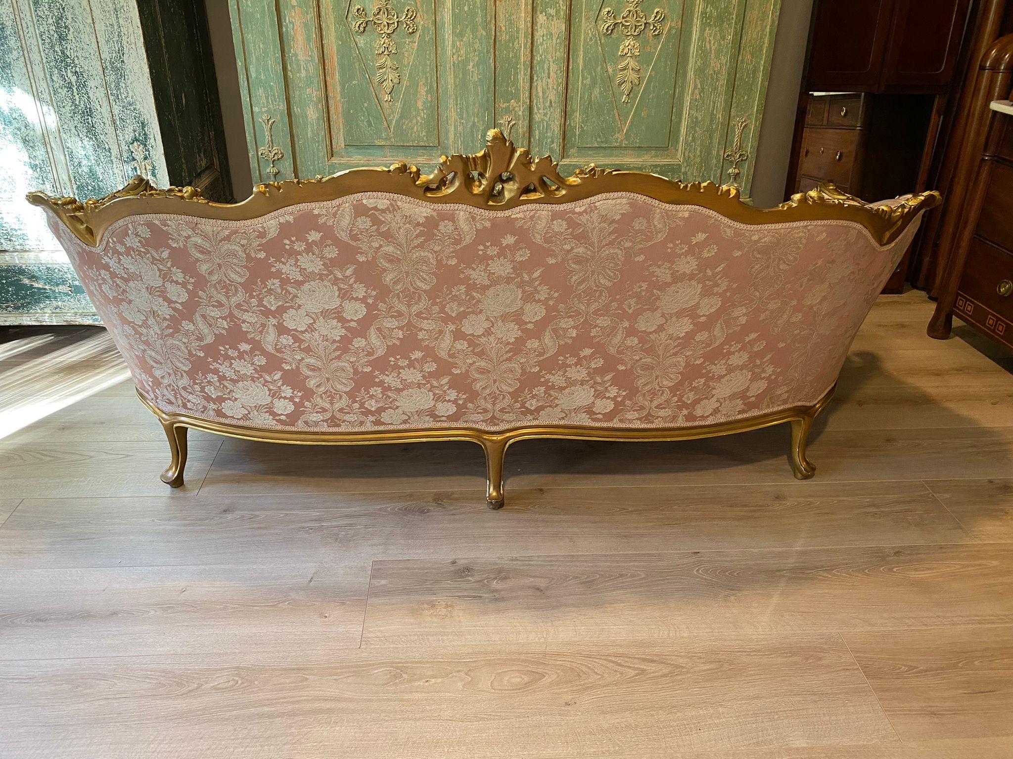 Important canapé français, (2) fauteuils et une table de fin du 19ème siècle en vente 1