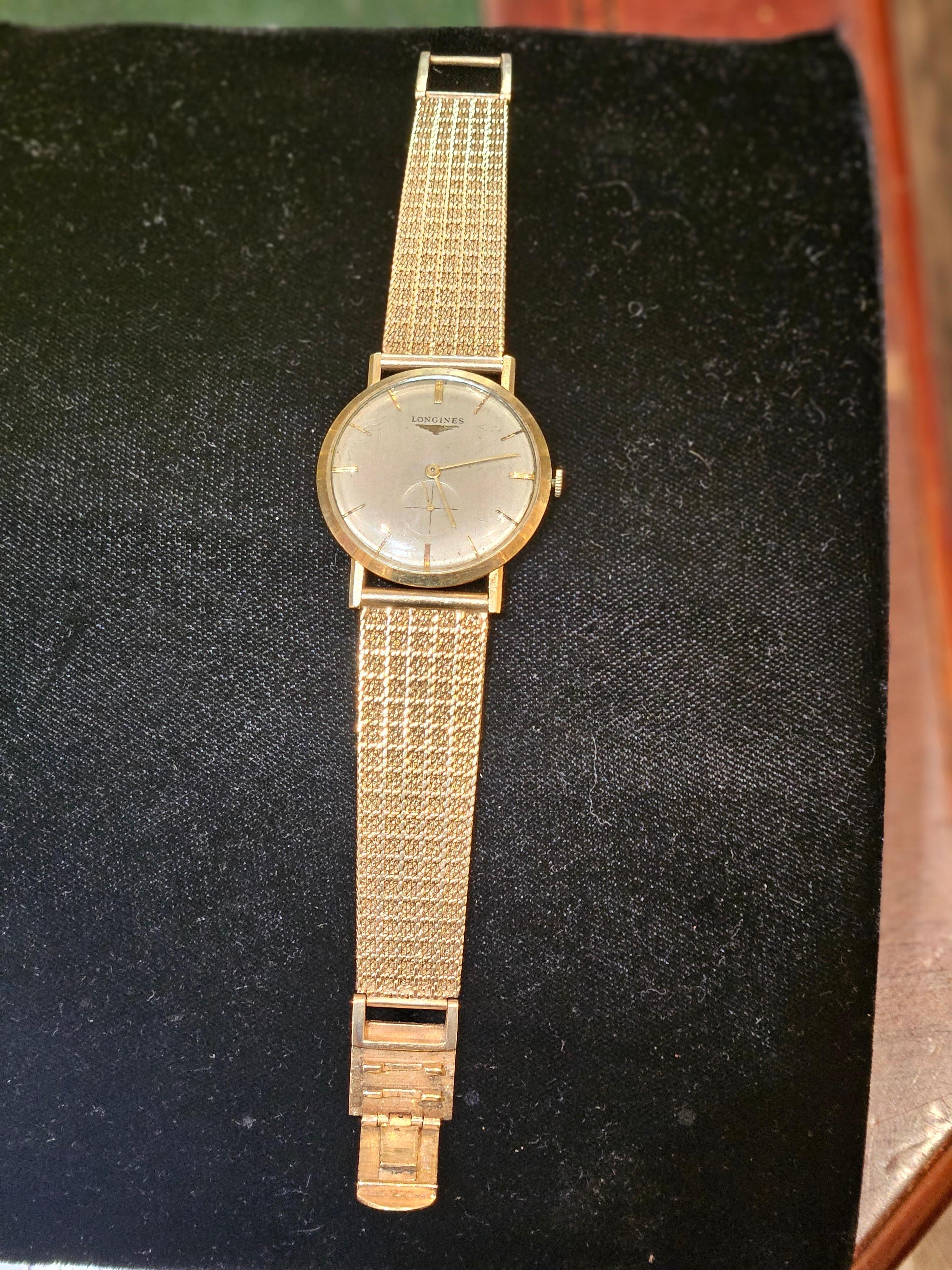 Important French Swiss 14KT Gold Longines Automatic Watch with 14KT Gold Band In Good Condition For Sale In New York, NY