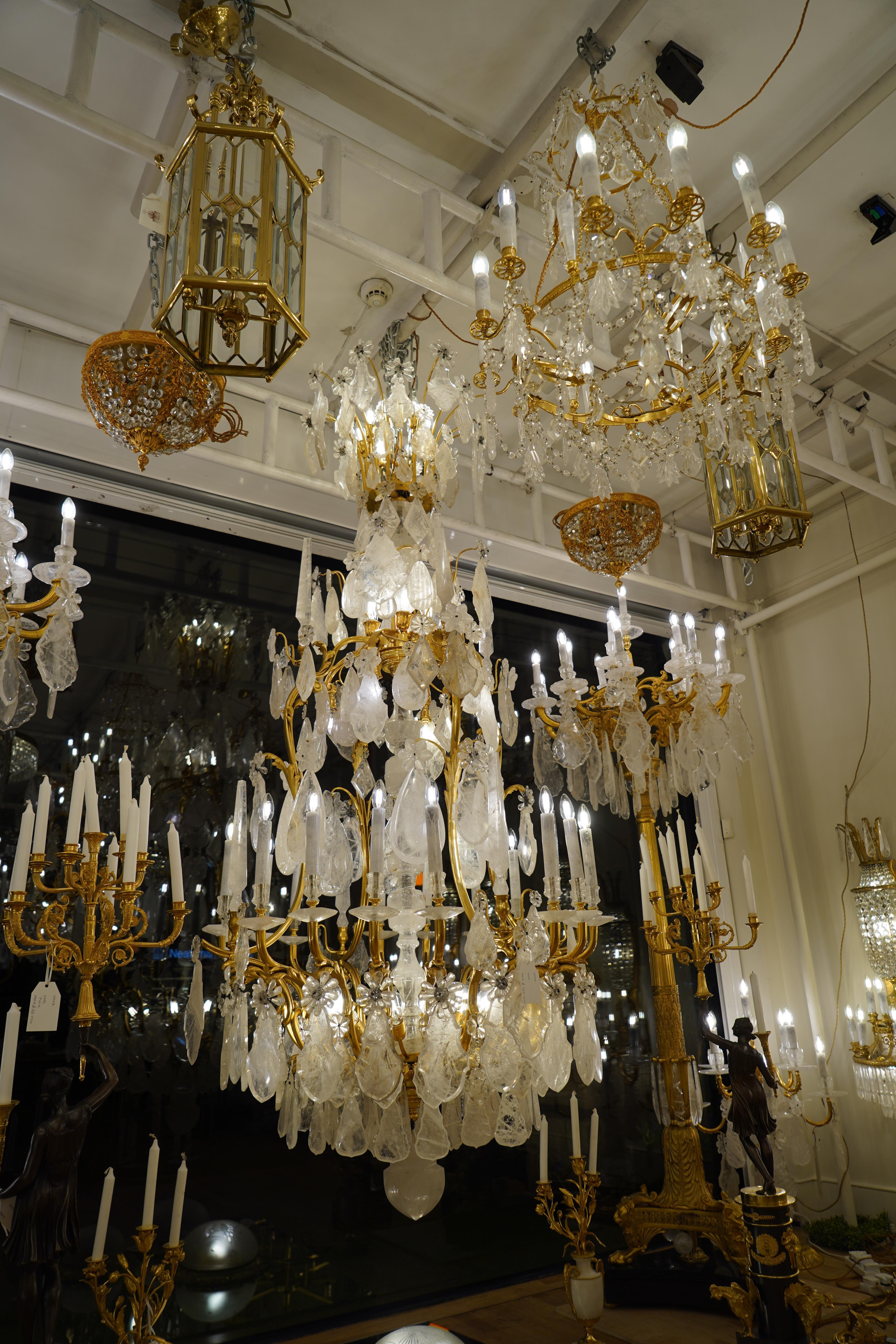 Important George Hoentschel French Rock Crystal & Gilt Bronze Chandelier In Excellent Condition For Sale In London, GB