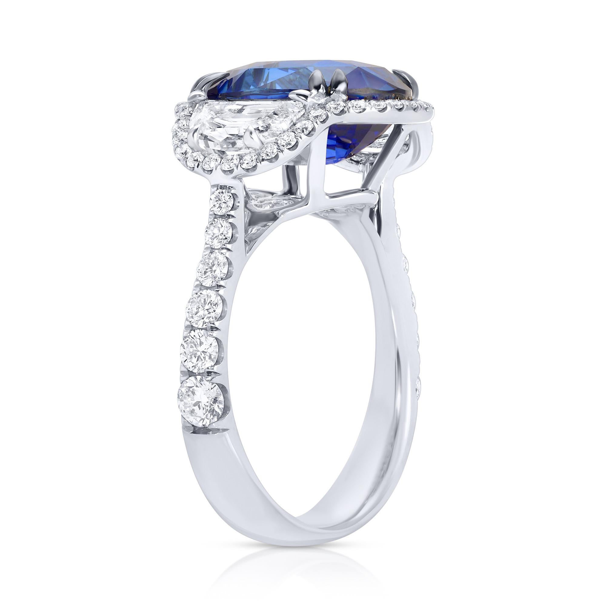 Importante Anillo de Tres Piedras de Zafiro Azul Certificado por el GIA Diamantes 7,71 Quilates 18K Corte oval en venta