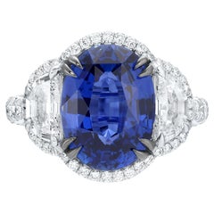Importante Anillo de Tres Piedras de Zafiro Azul Certificado por el GIA Diamantes 7,71 Quilates 18K