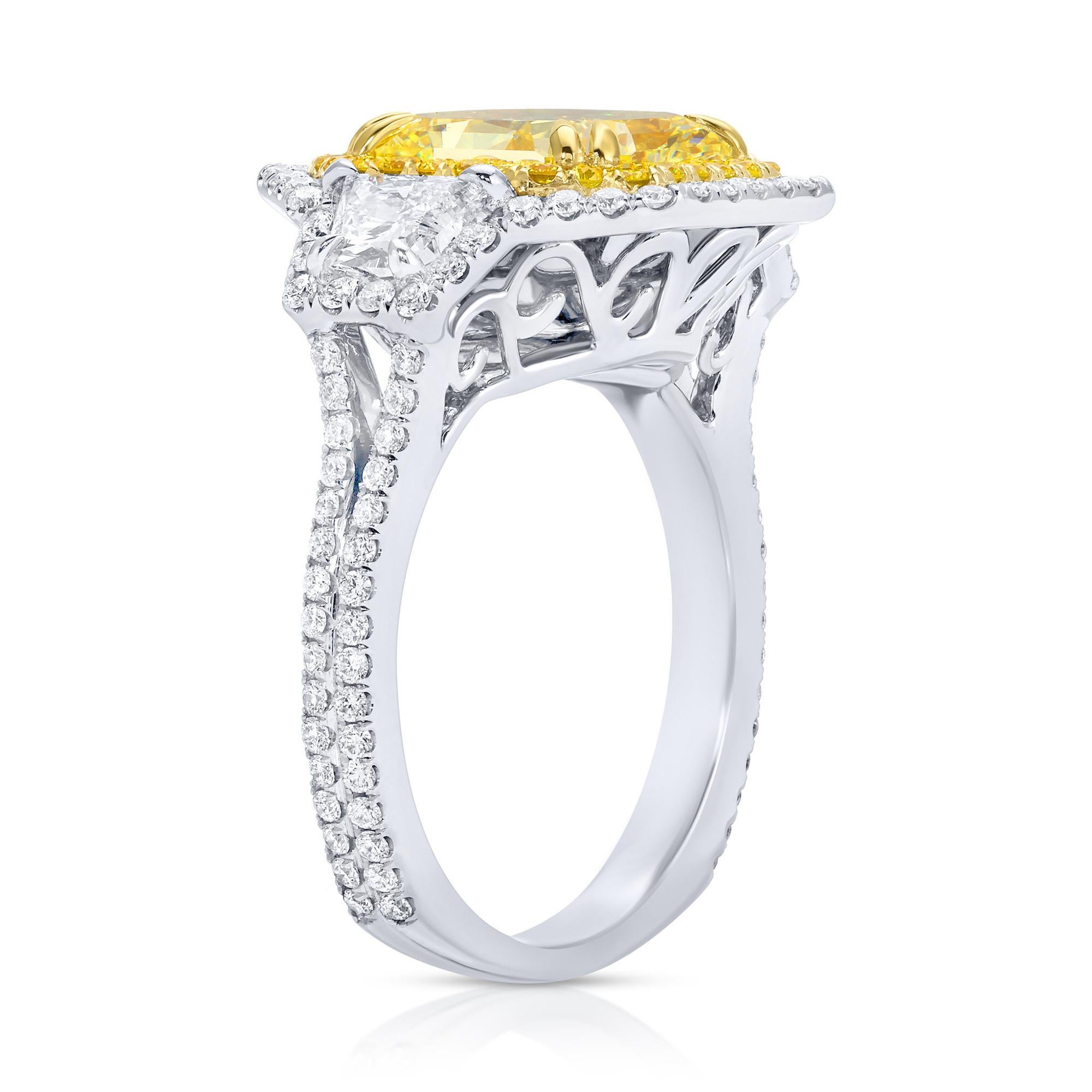 Important GIA Certified Natural Fancy Yellow Diamond Ring 5.15 Carats 18K Gold In Excellent Condition For Sale In Aliso Viejo, CA