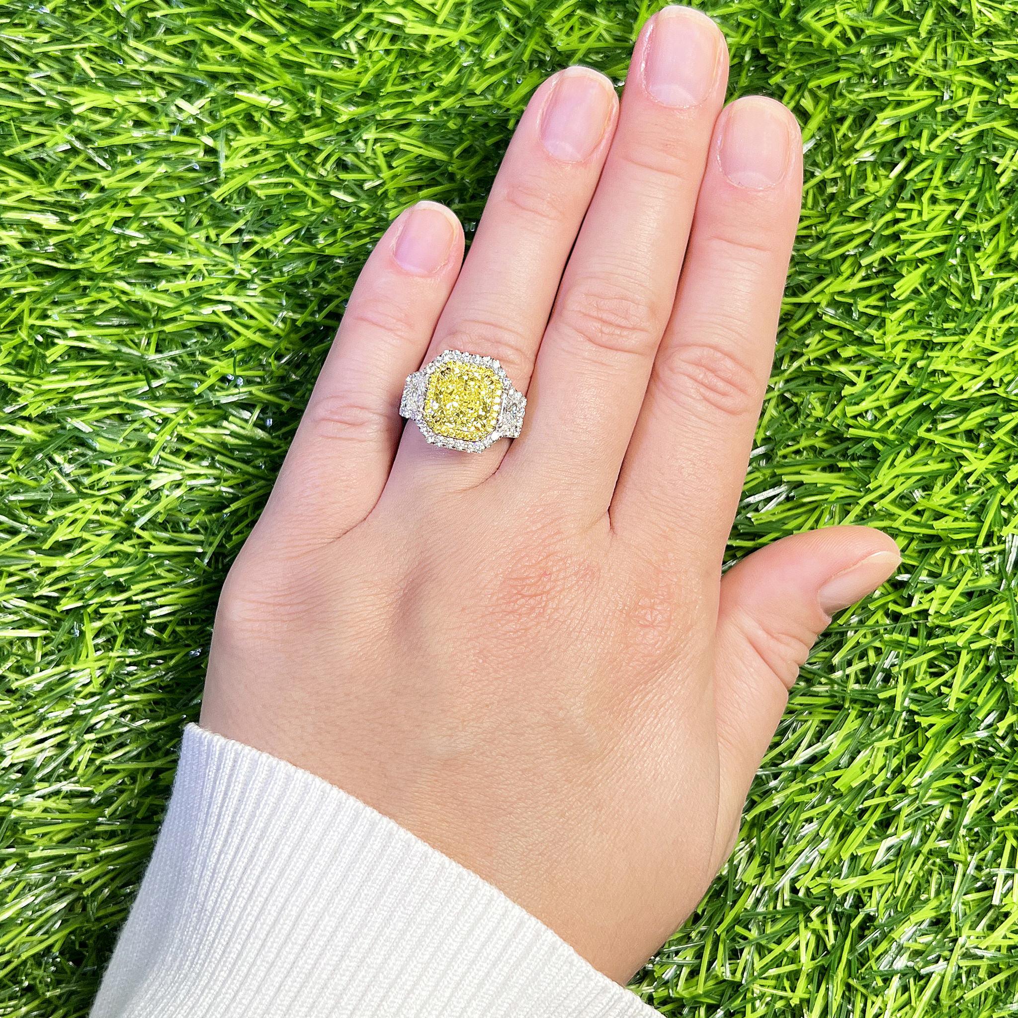Important GIA Certified Natural Fancy Yellow Diamond Ring 5.23 Carats 18K Gold In New Condition For Sale In Aliso Viejo, CA
