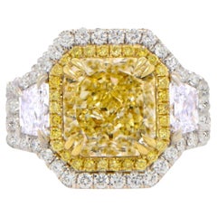 Importante anello con diamante giallo naturale fantasia certificato GIA da 5,23 carati in oro 18 carati