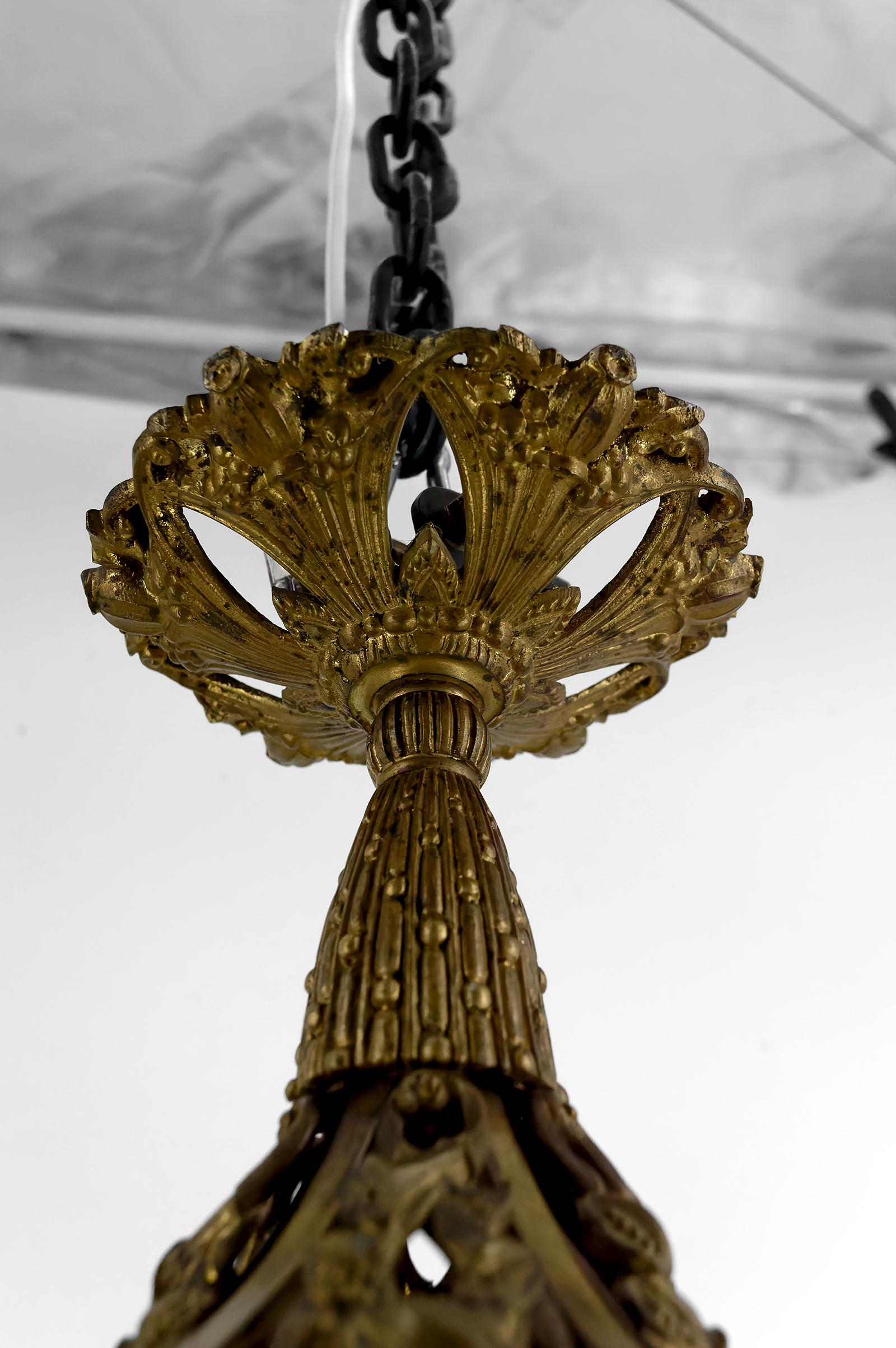 Important gilded bronze and blown glass chandelier, Muller Frères, France, 1920 For Sale 6