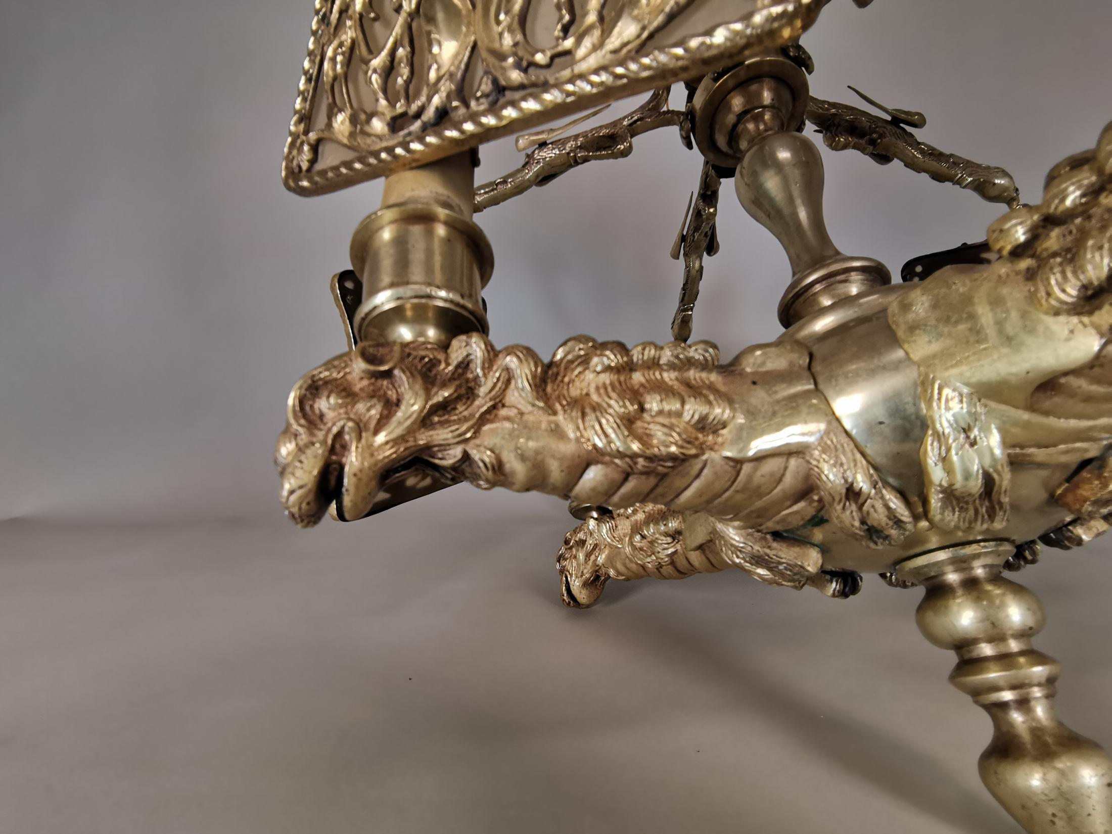 Français Importante lampe en bronze doré du 19e siècle en vente