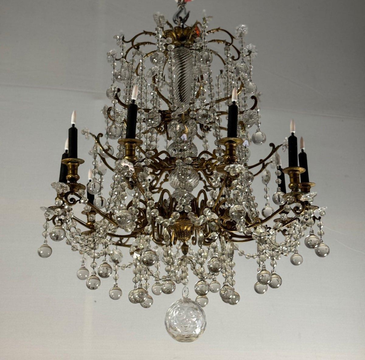 Lampadario in bronzo dorato guarnito con sfere di vetro, nuova elettrificazione, 10 bracci di luce