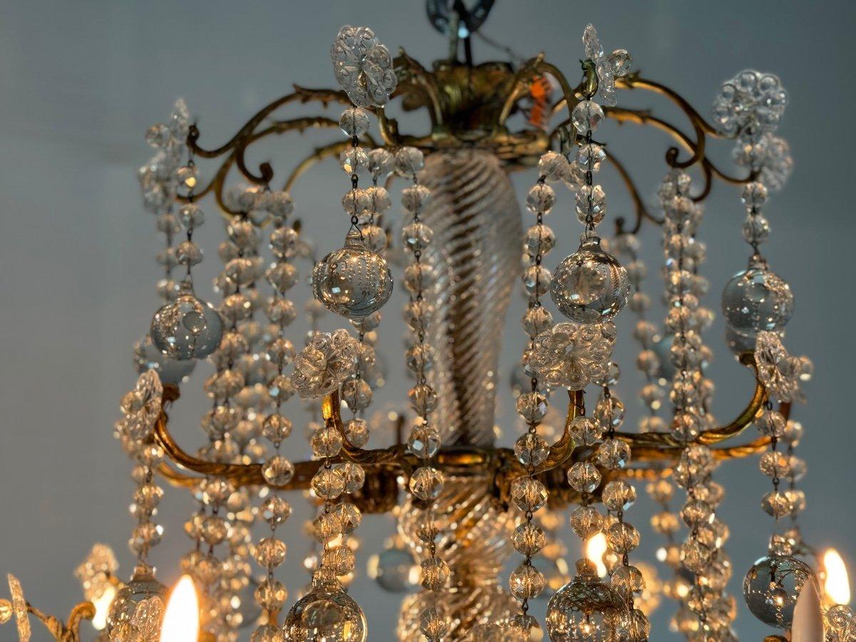 XIX secolo Importante lampadario in bronzo dorato con sfere di vetro, CIRCA 1890 in vendita