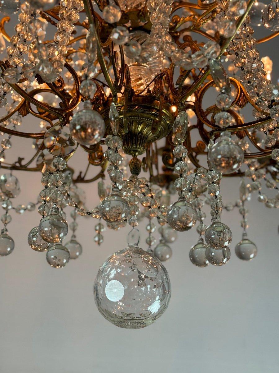 Importante lampadario in bronzo dorato con sfere di vetro, CIRCA 1890 in vendita 2