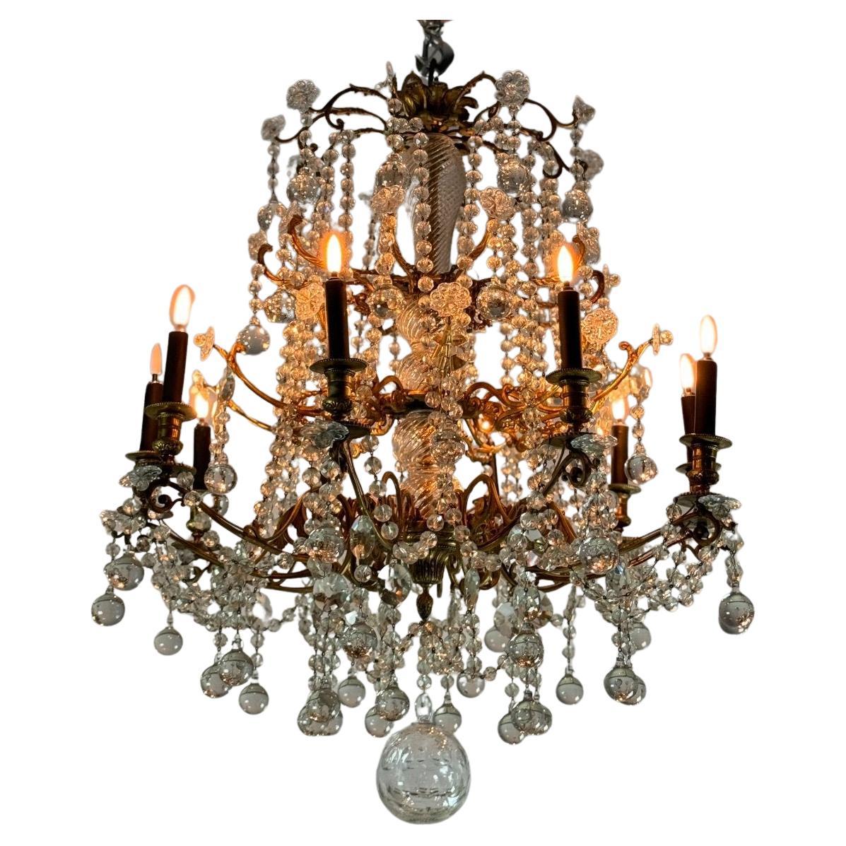 Importante lampadario in bronzo dorato con sfere di vetro, CIRCA 1890