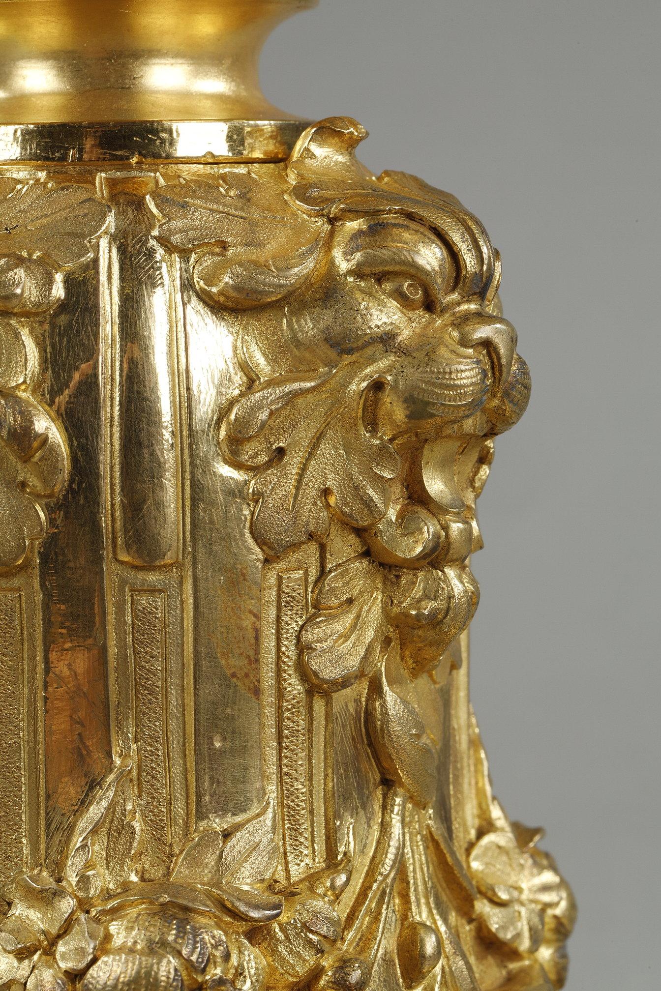 Importante vaso coperto di forma ovoidale in bronzo dorato in vendita 12