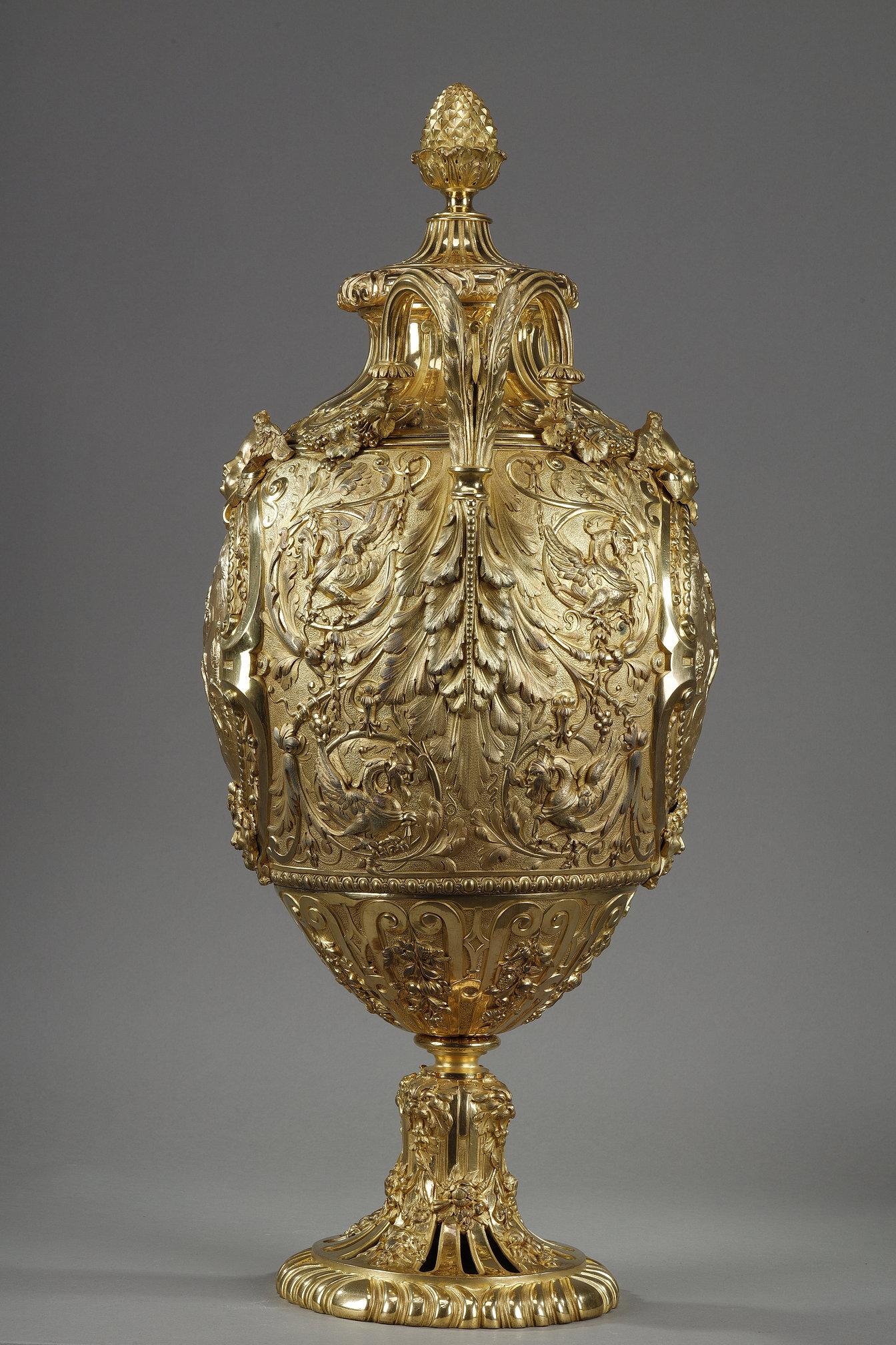 Importante vaso coperto di forma ovoidale in bronzo dorato In condizioni buone in vendita a Paris, FR