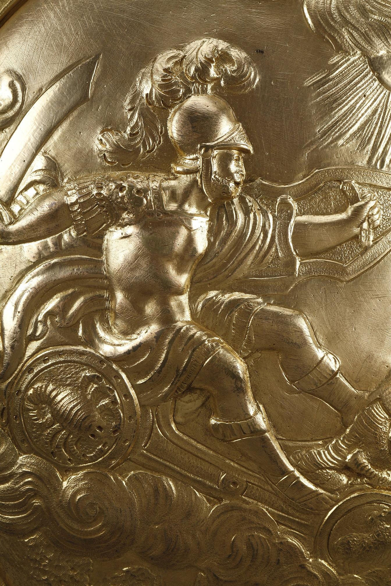 Importante vaso coperto di forma ovoidale in bronzo dorato in vendita 1