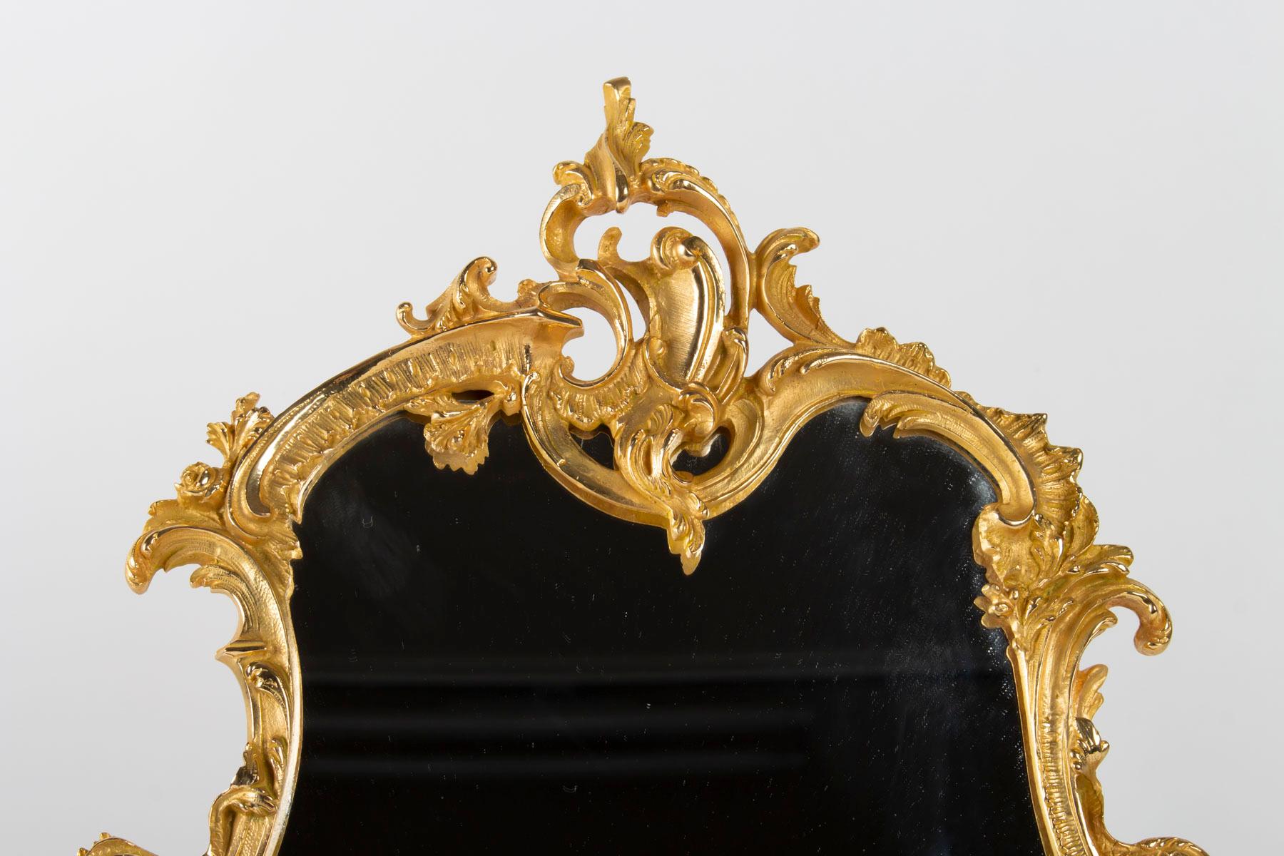 Important mirror table gilt bronze, Napoleon III period, 1870-1880, 19th century, large decoration
Measures: H 49cm, W 40cm, D 10cm.