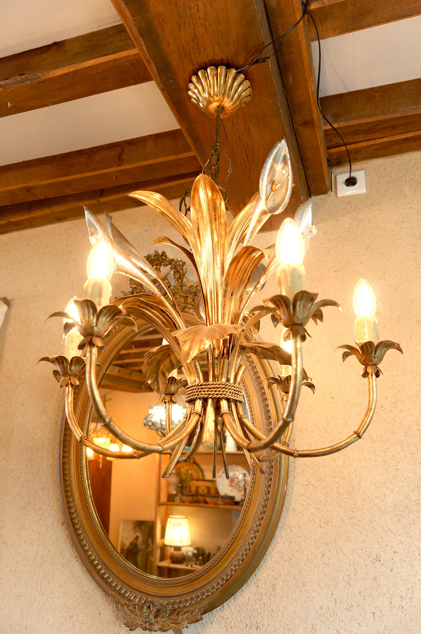 Important Gilt  “Calla Lily” Chandelier by Hans Kögl, Hollywood Regency, 1970's In Good Condition For Sale In VÉZELAY, FR