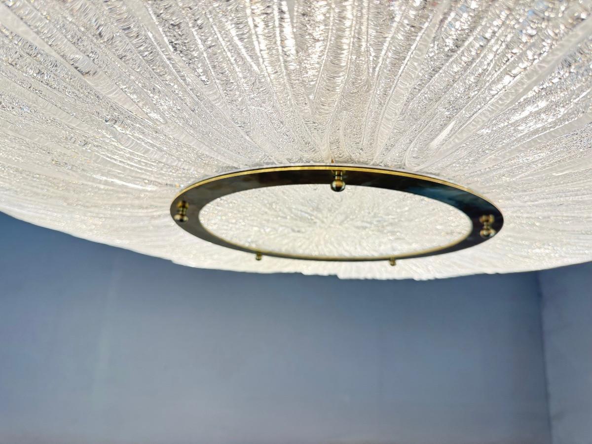 Important lustre en verre et laiton, Venini circa 1960, une paire disponible en vente 4