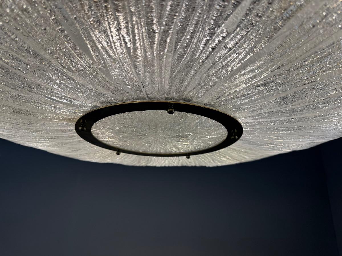 Verre Important lustre en verre et laiton, Venini circa 1960, une paire disponible en vente