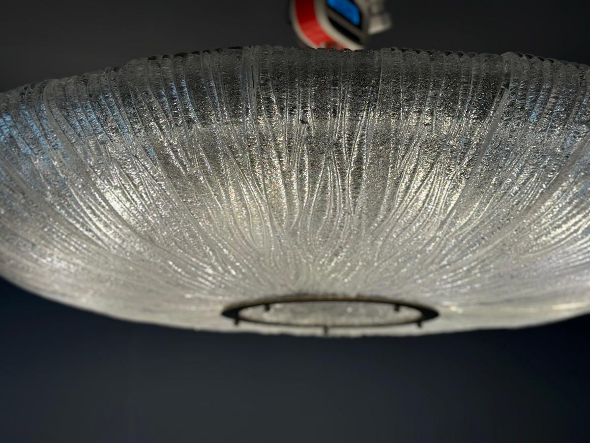 Important lustre en verre et laiton, Venini circa 1960, une paire disponible en vente 3