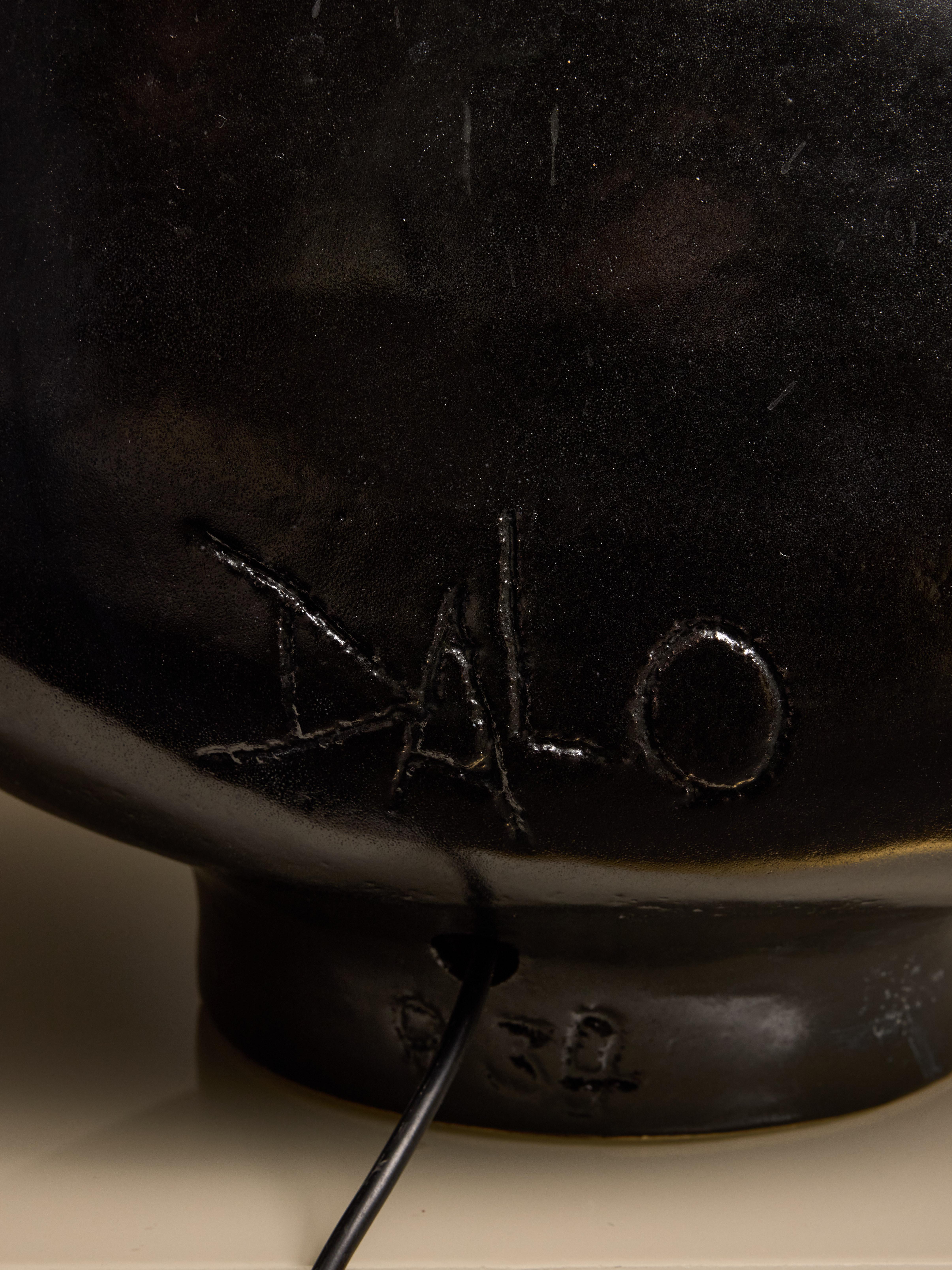 Français Importante lampe de table en céramique émaillée de Les Dalo en vente