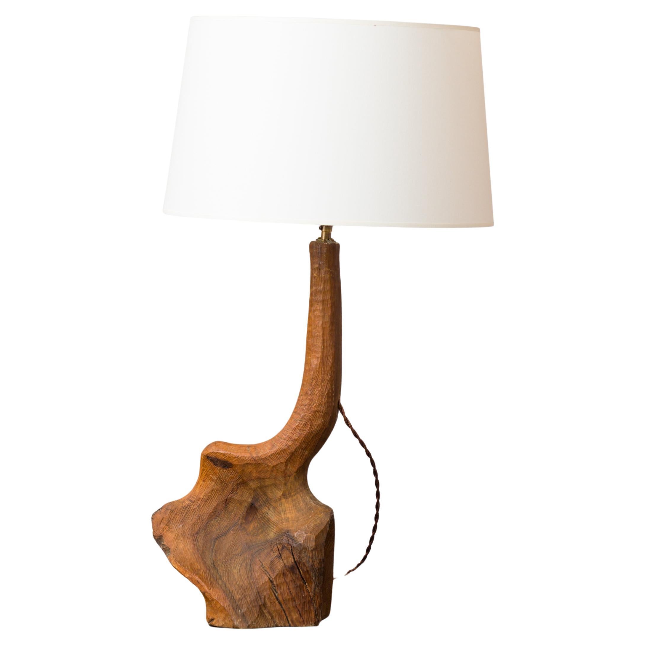Importante lampe de table "Gouge" sculptée à la main dans une souche d'arbre - années 1970 en vente