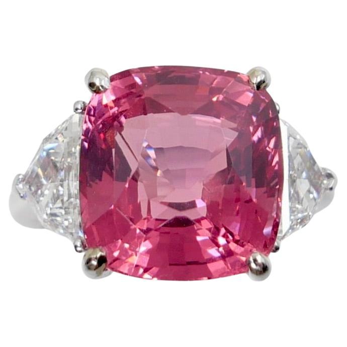 Important GRS Certified 9.09 Cts Mahenge Spinel Diamond 3 Stone Cocktail Ring. For Sale