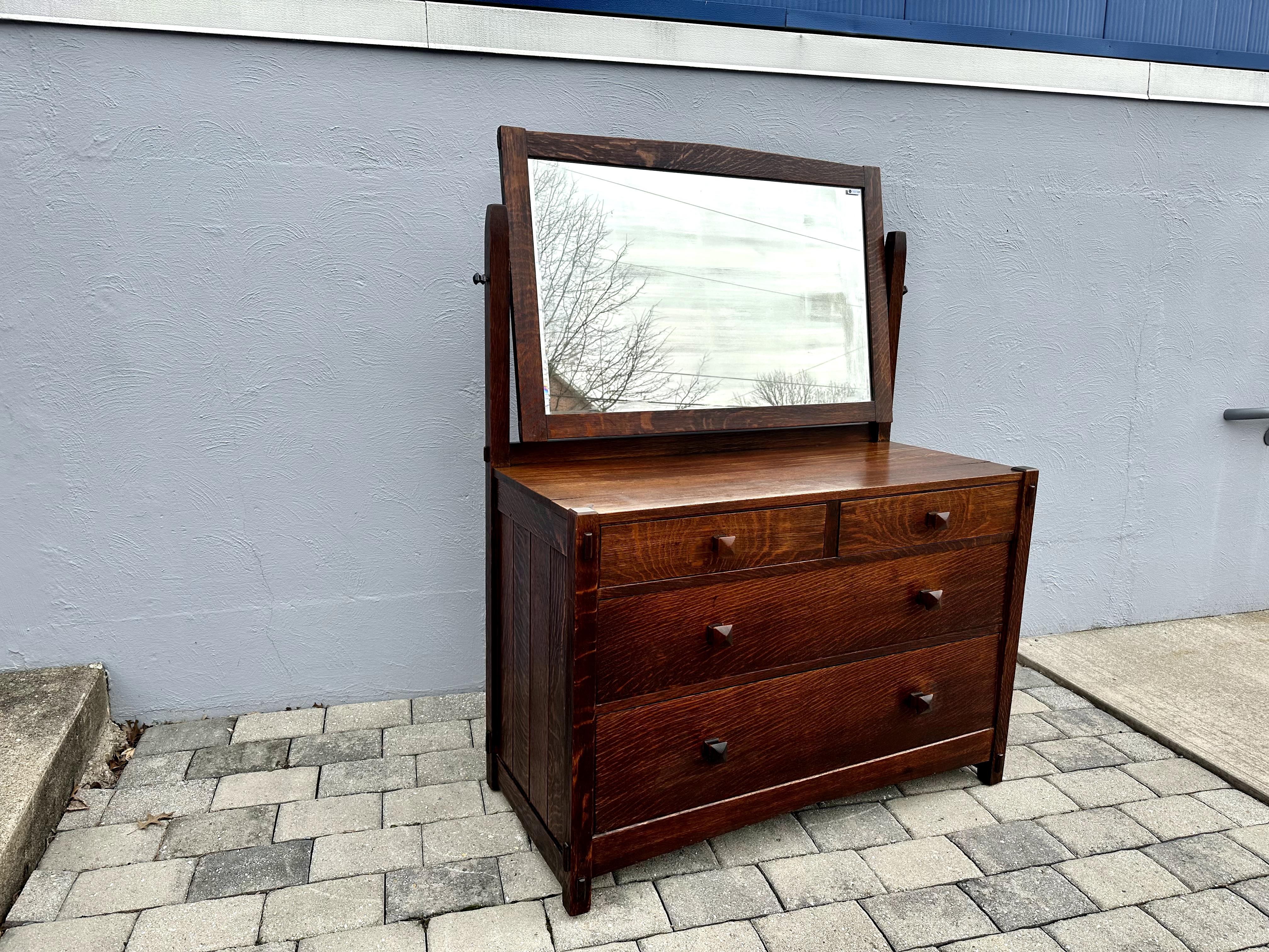 Wichtig   GUSTAV  STICKLEY  Schöne frühe Kommode  IN NEUWERTIGEM ZUSTAND- W7798 (Arts and Crafts)