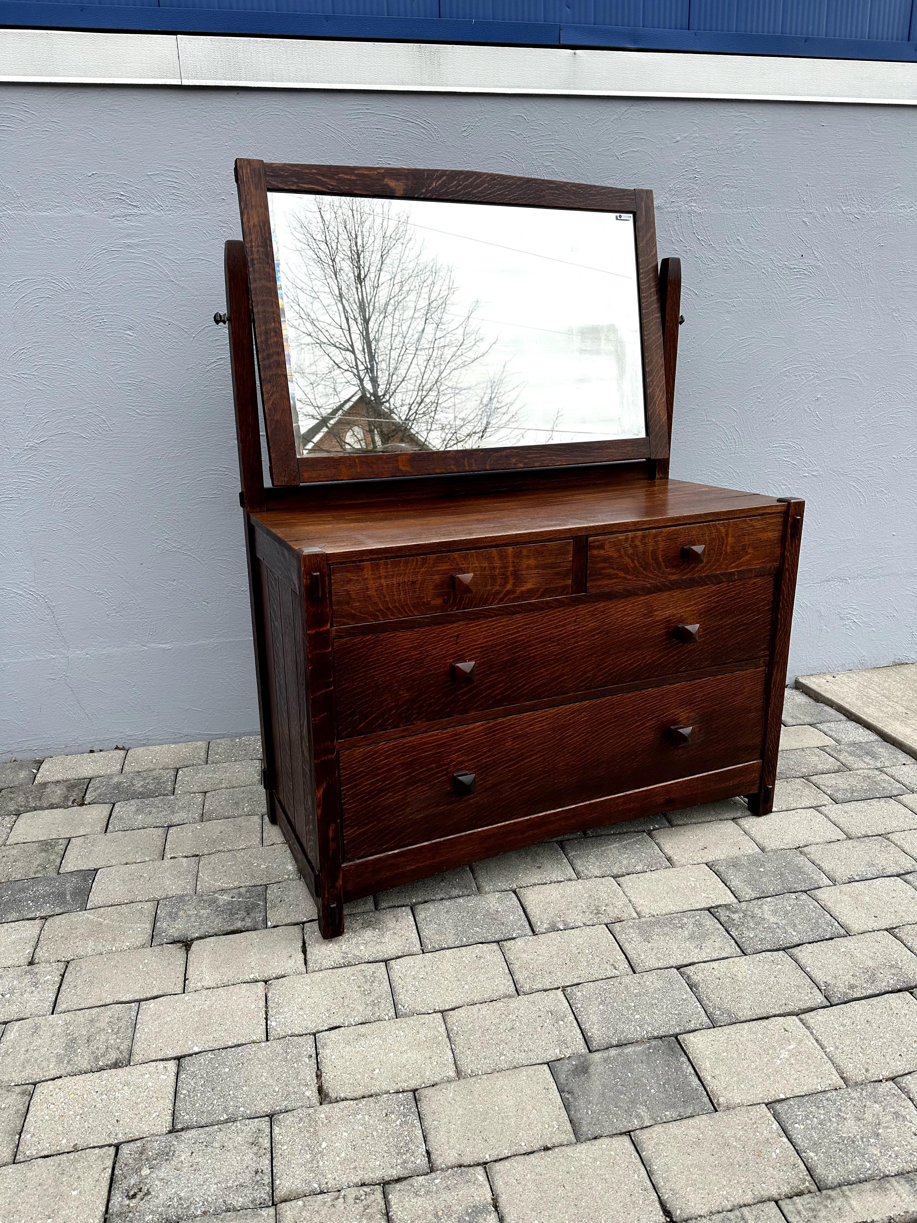 Wichtig   GUSTAV  STICKLEY  Schöne frühe Kommode  IN NEUWERTIGEM ZUSTAND- W7798 (20. Jahrhundert)