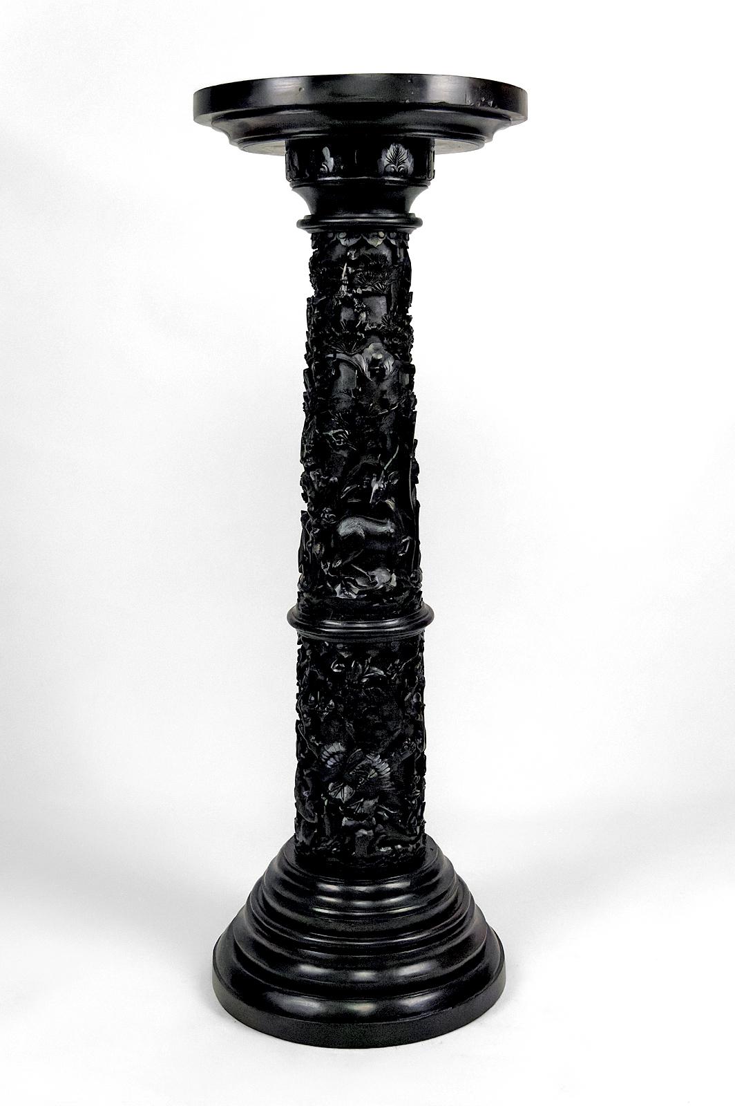 Asian work, Indochina or South China, circa 1880


Central shaft carved with animals and floral scenes: deer, doe, bats, butterflies, rats, peacocks, flowers, birds, plants...

In excellent condition

Column that can be dismantled into 4