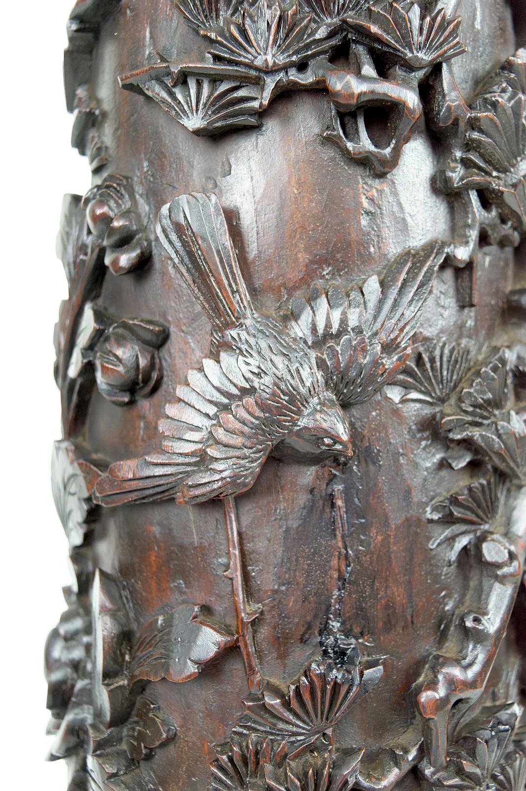 Wichtiger hoher Sockeltisch/ Säule aus geschnitztem Holz, um 1880, Indochina im Angebot 13