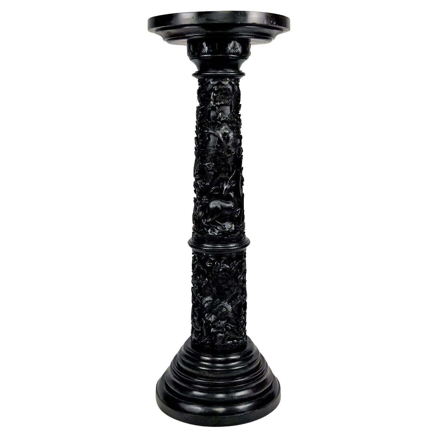 Important high pedestal table/ column in carved wood, circa 1880, Indochina For Sale