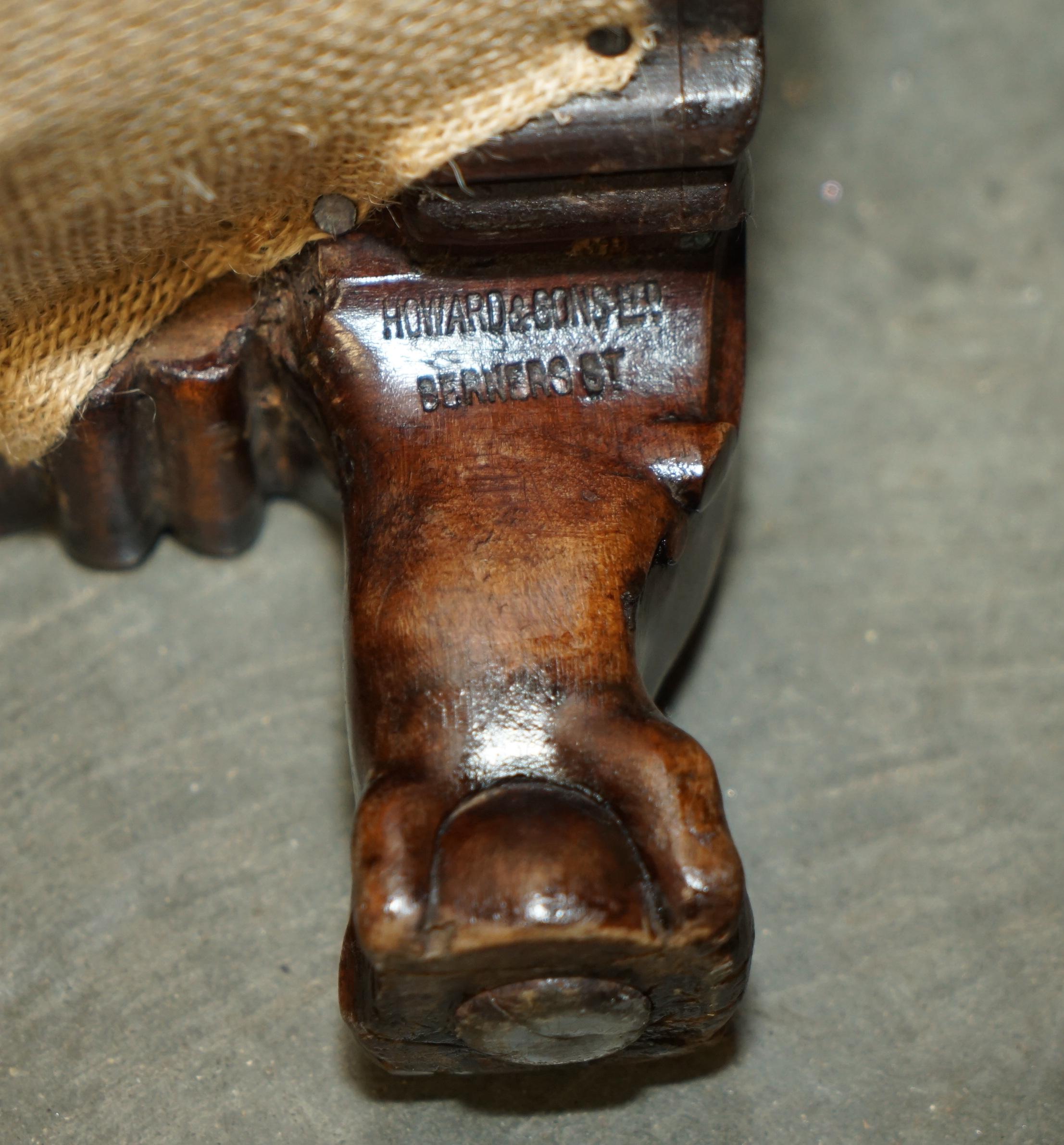 Victorien IMPORTANT FAUTEUIL D'ARMCHIÈRE VICTORIEN EN CUIR IVOR VERT AVEC PIEDS À BILLES ET CLAVETTES Howard and Sons en vente