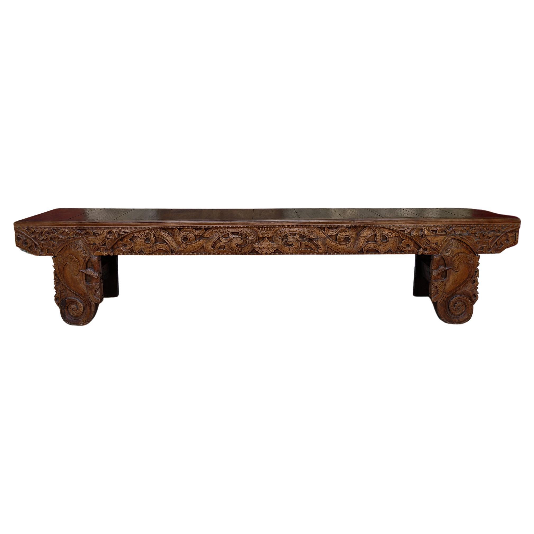 Important Indonesian bench in carved wood, Early 20th century