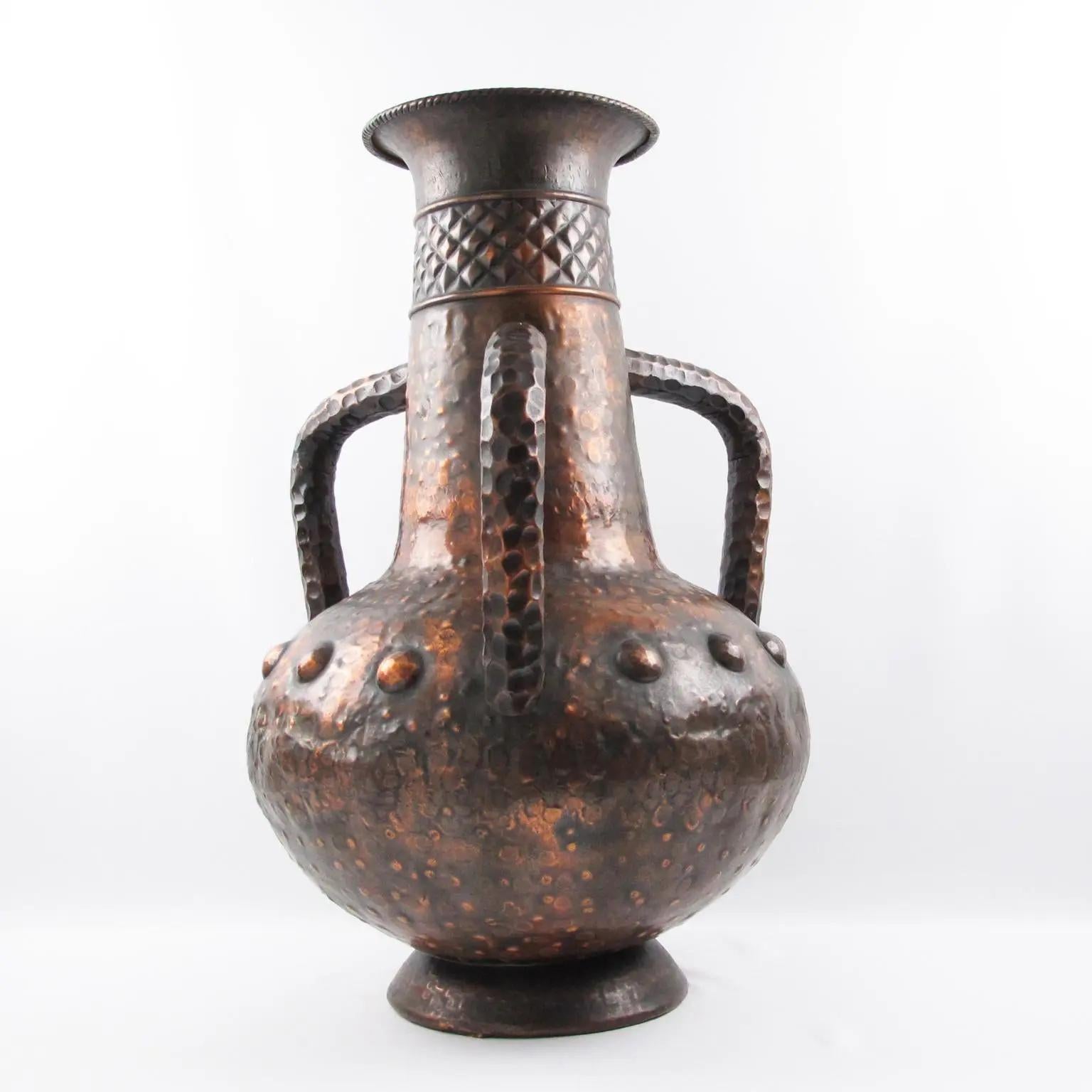 Important Italian Copper Baluster Urn Vase, 1960s In Good Condition For Sale In Atlanta, GA