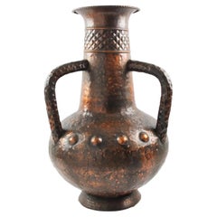 Important vase-urne à balustre en cuivre italien, années 1960