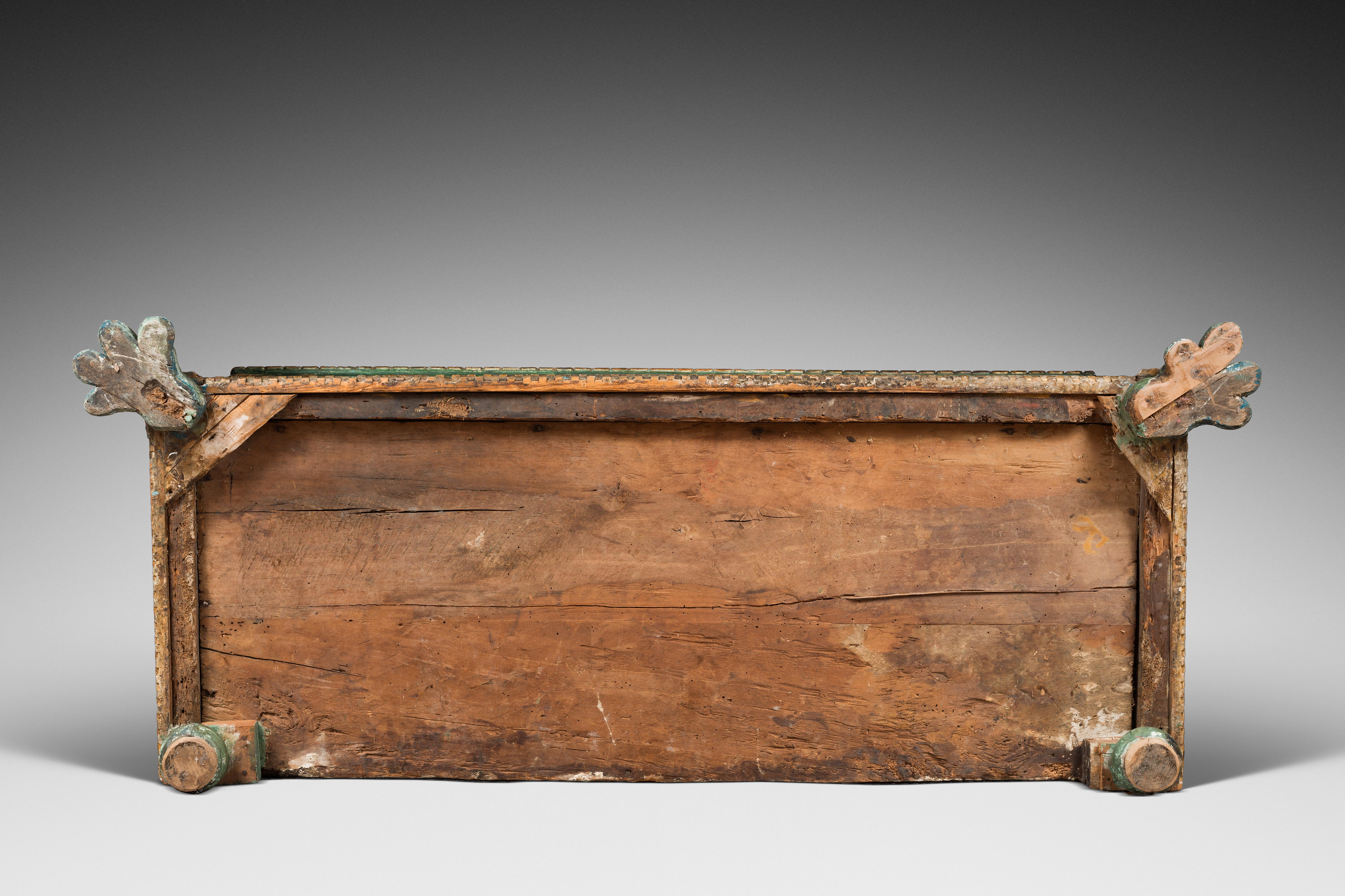 Fino al XVIII secolo Important Italian Renaissance Polychrome Chest with Coat-of-Arms in vendita