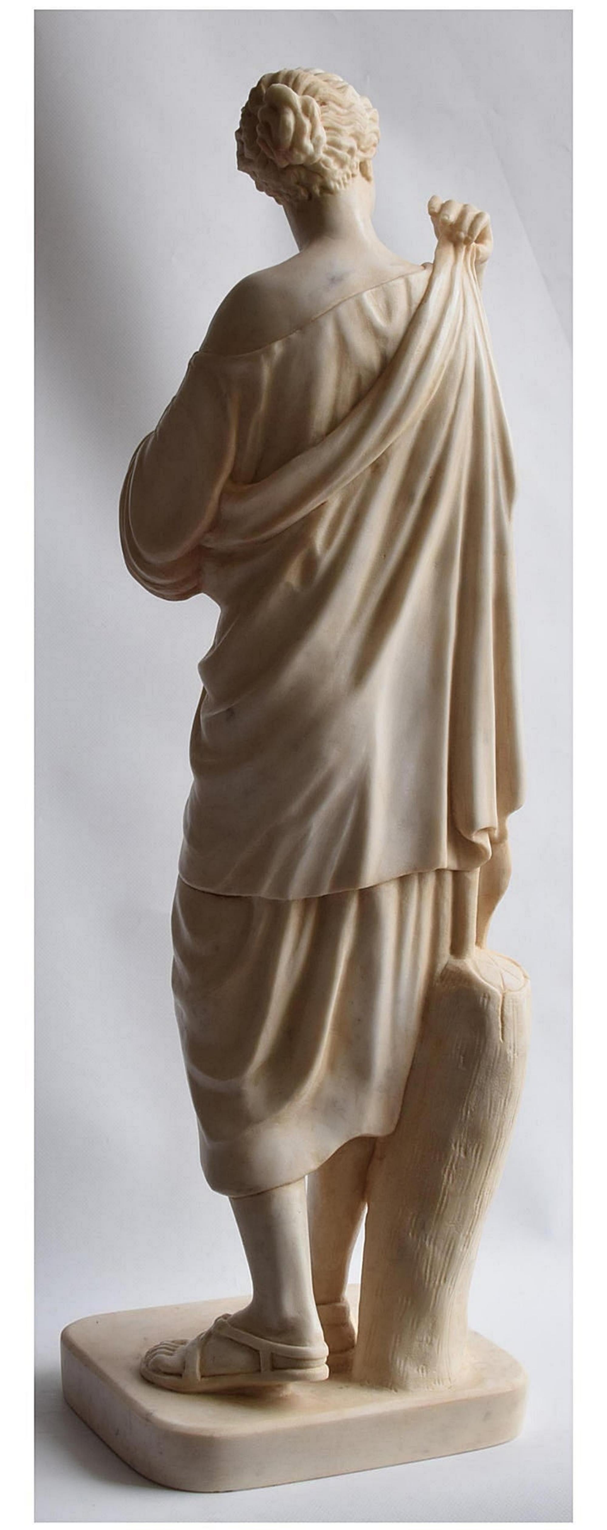 Fait main Importante sculpture italienne Diana Gabi en marbre de Carrare 19e-20e siècle en vente