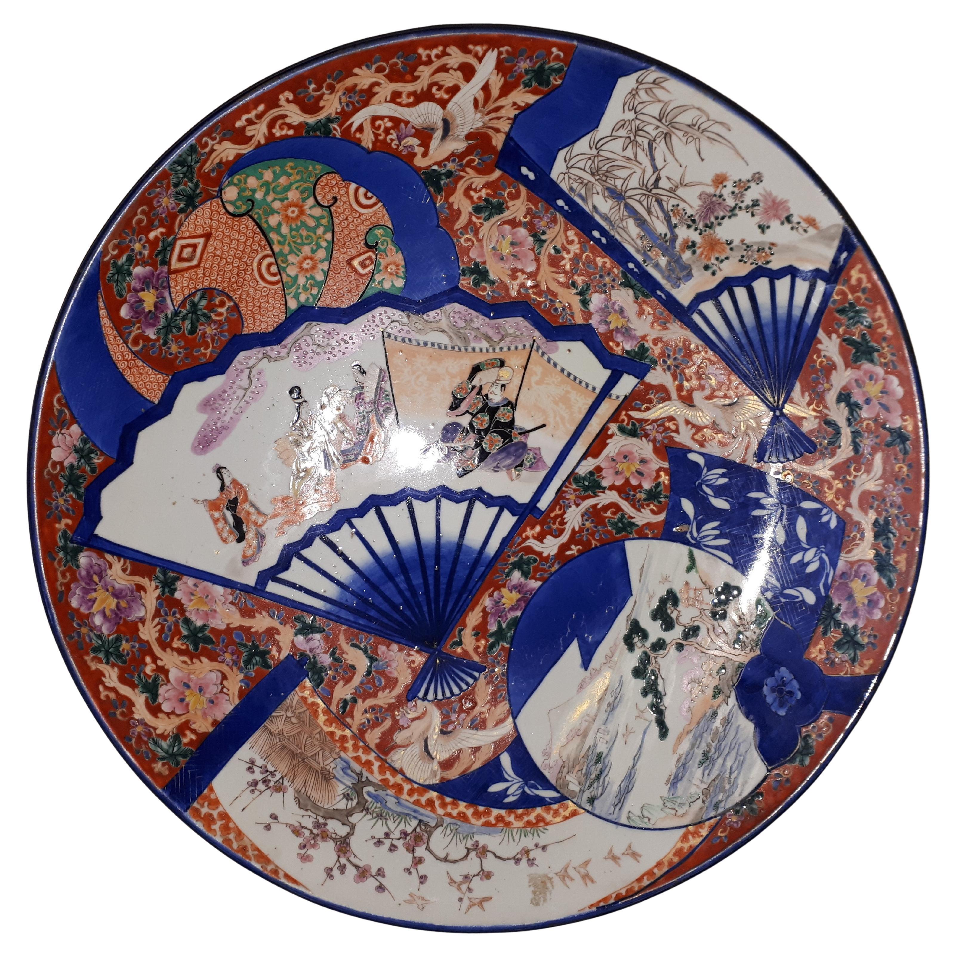 Important plat en porcelaine japonaise Arita (Imari) de la période Edo