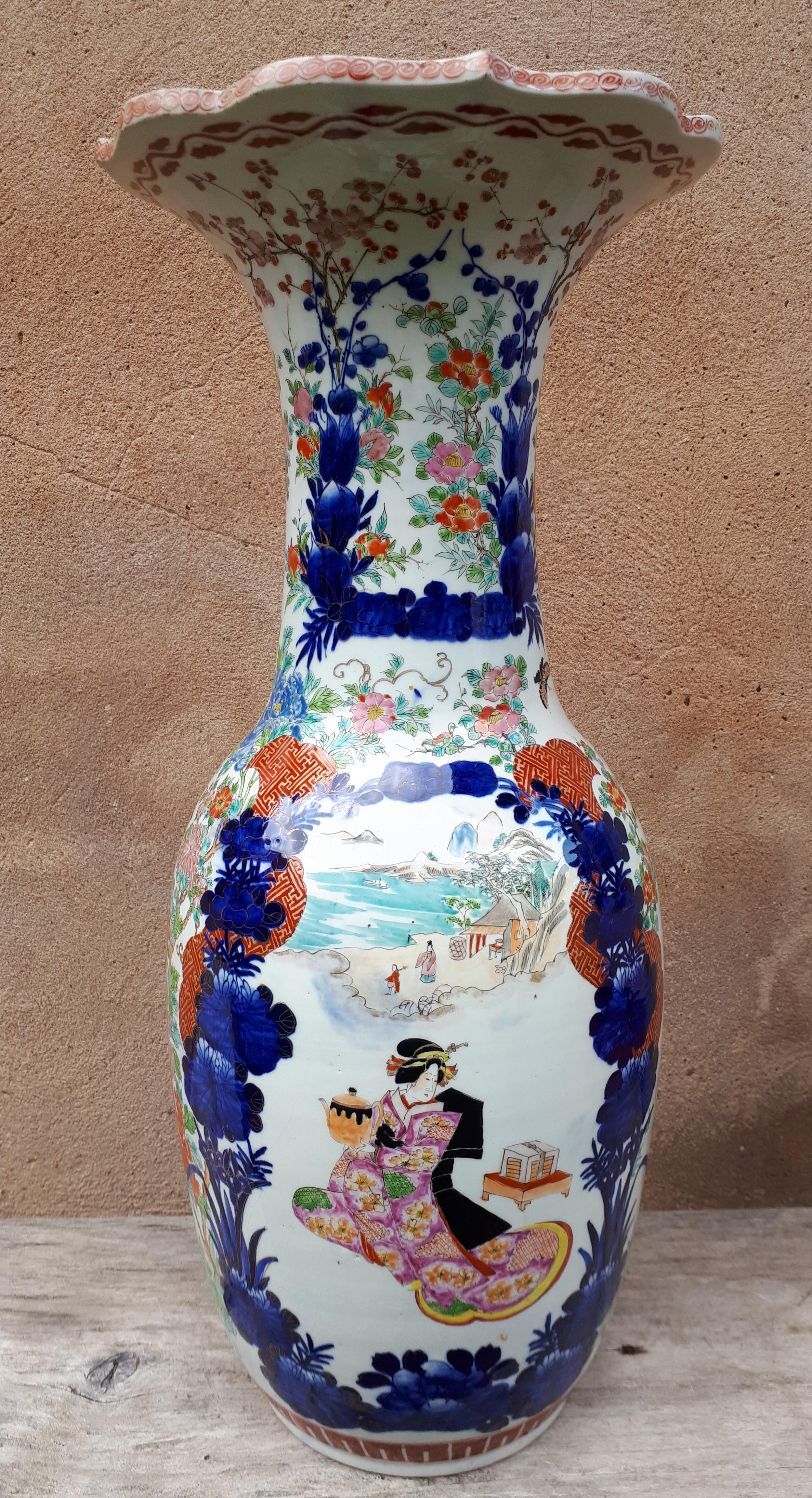 Émaillé Important vase japonais en porcelaine Arita avec décor Imari, XIXe siècle en vente