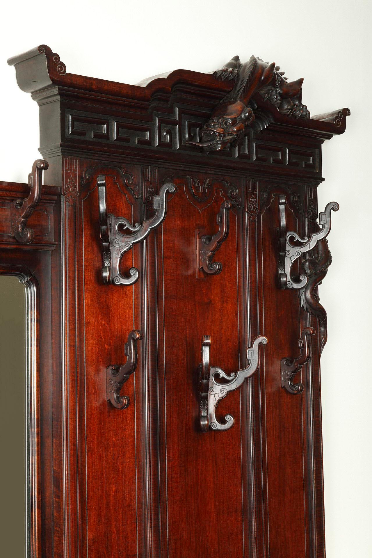 Japanese Style Carved Wood Coat Hanger by G. Viardot, France, Circa 1880 In Good Condition In PARIS, FR