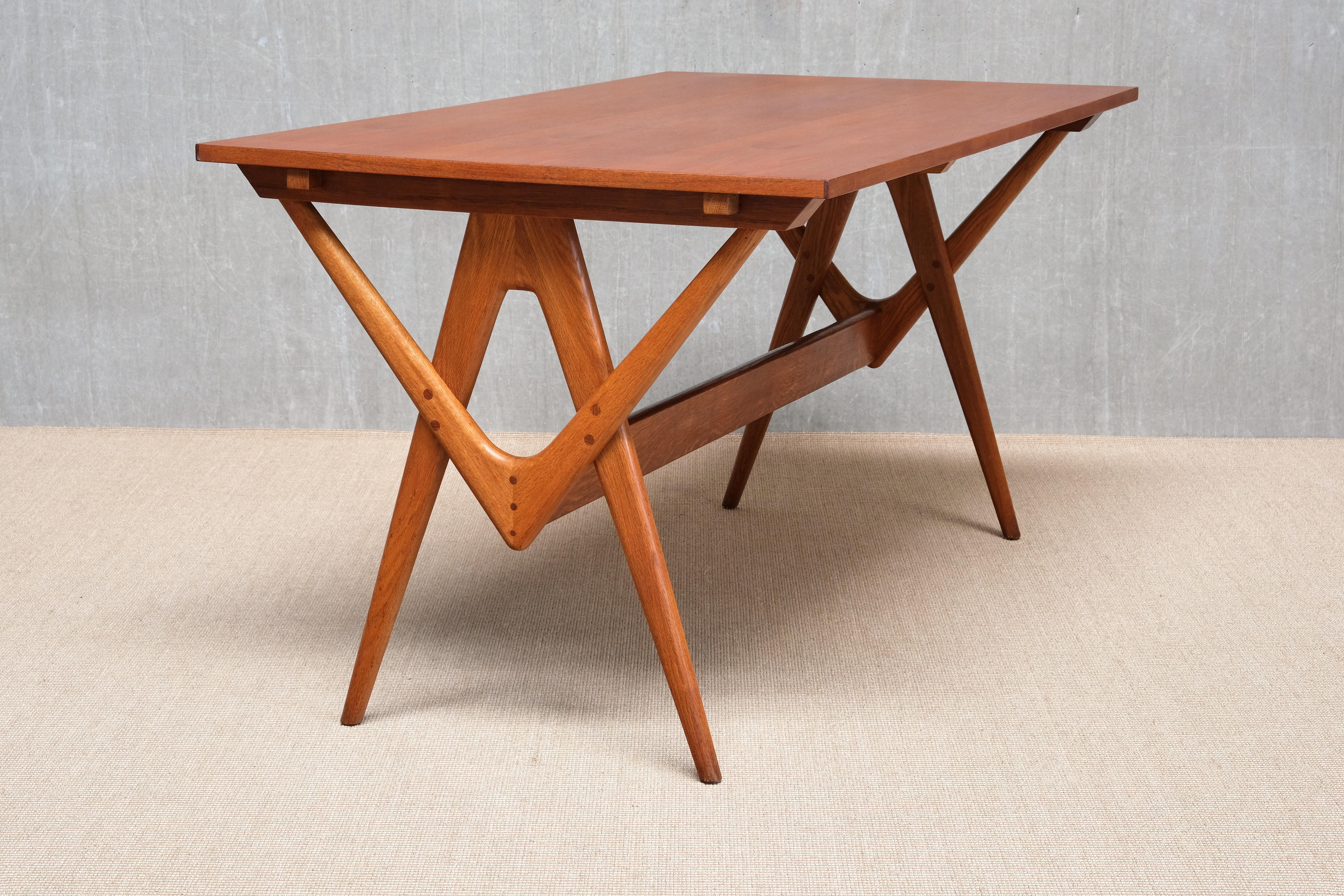 Important Knud Mortensen Extendable Dining Table in Oak and Teak, Denmark, 1955 For Sale 5