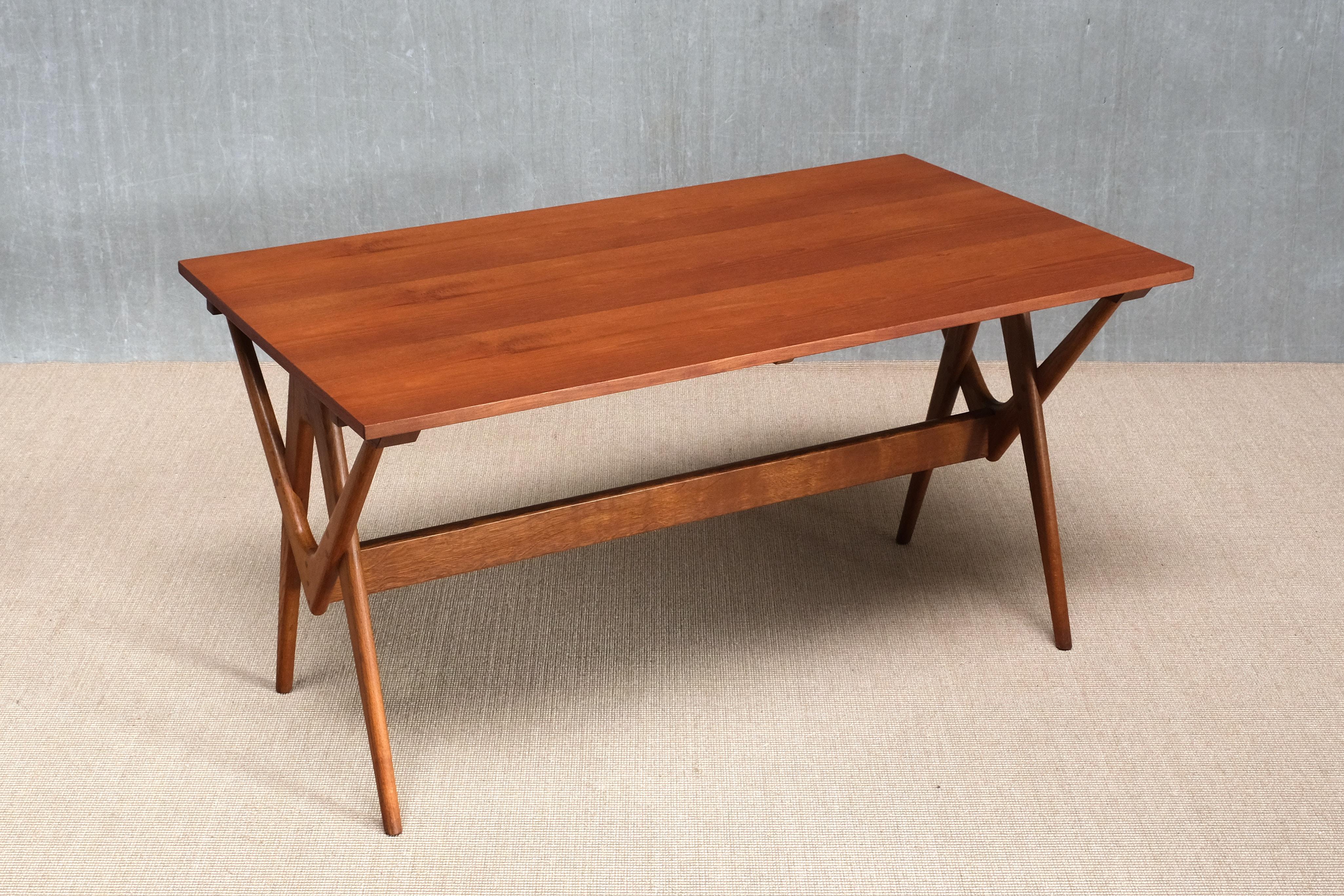 Important Knud Mortensen Extendable Dining Table in Oak and Teak, Denmark, 1955 For Sale 7
