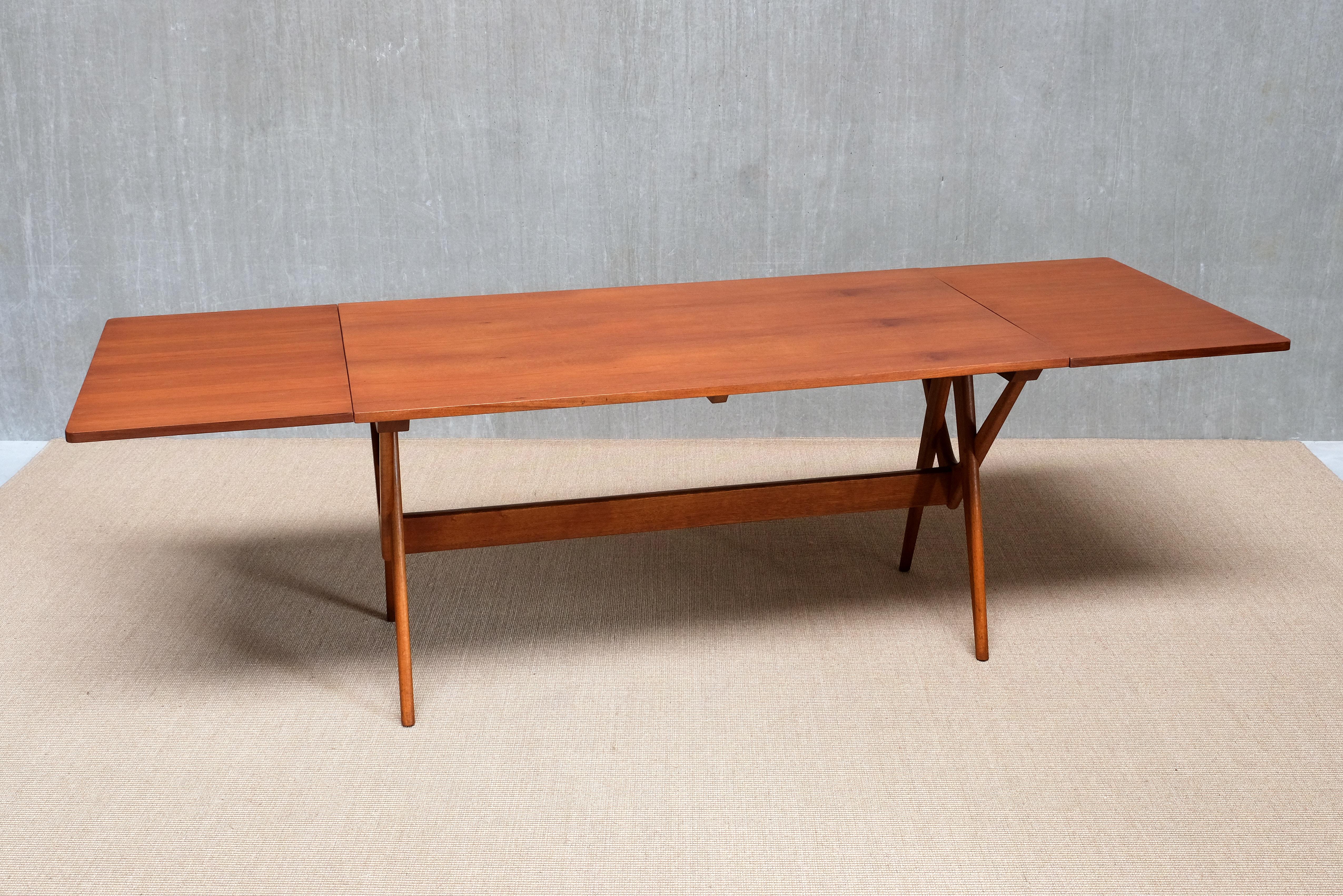 Important Knud Mortensen Extendable Dining Table in Oak and Teak, Denmark, 1955 For Sale 10