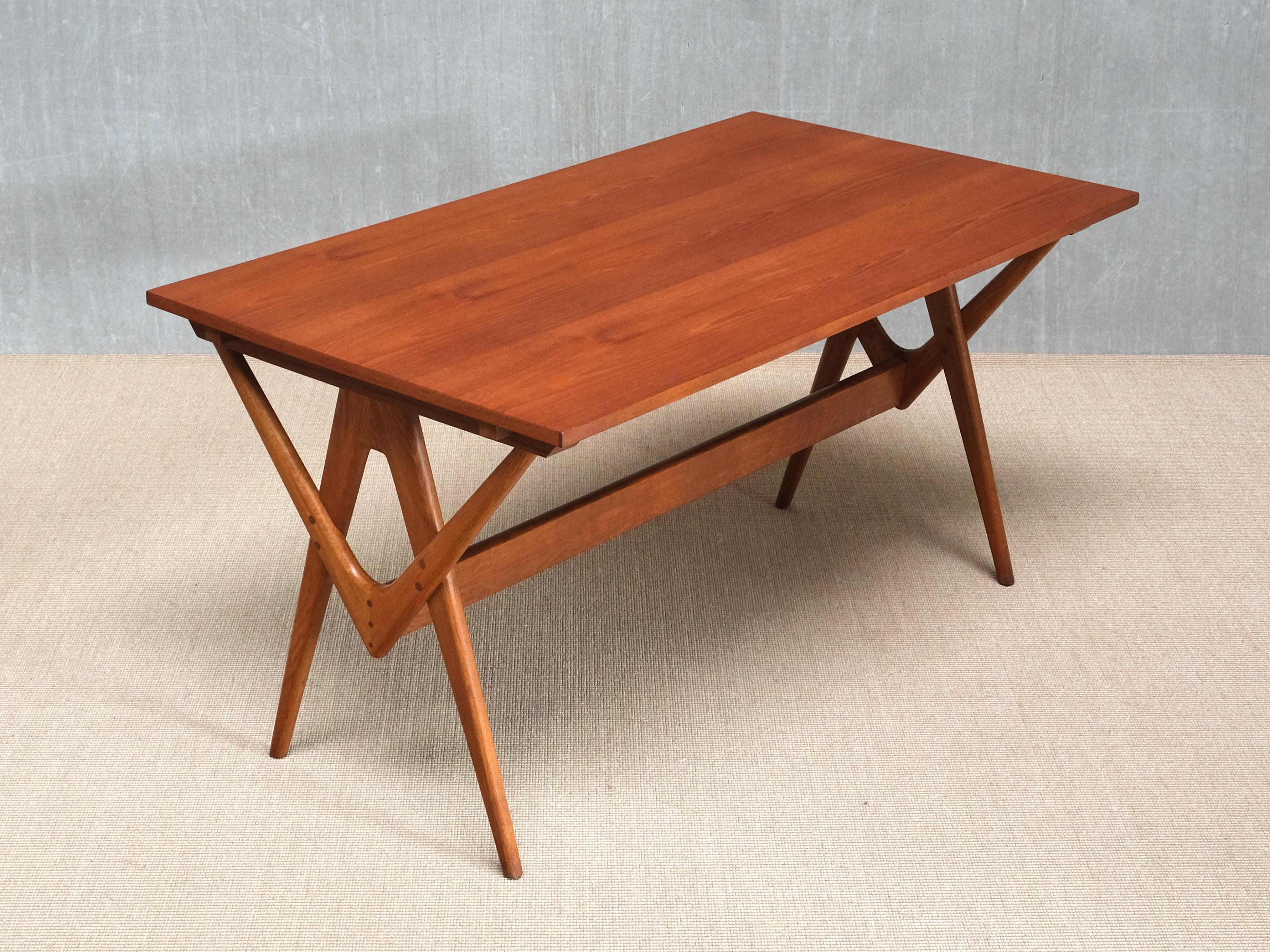 Scandinavian Modern Important Knud Mortensen Extendable Dining Table in Oak and Teak, Denmark, 1955 For Sale