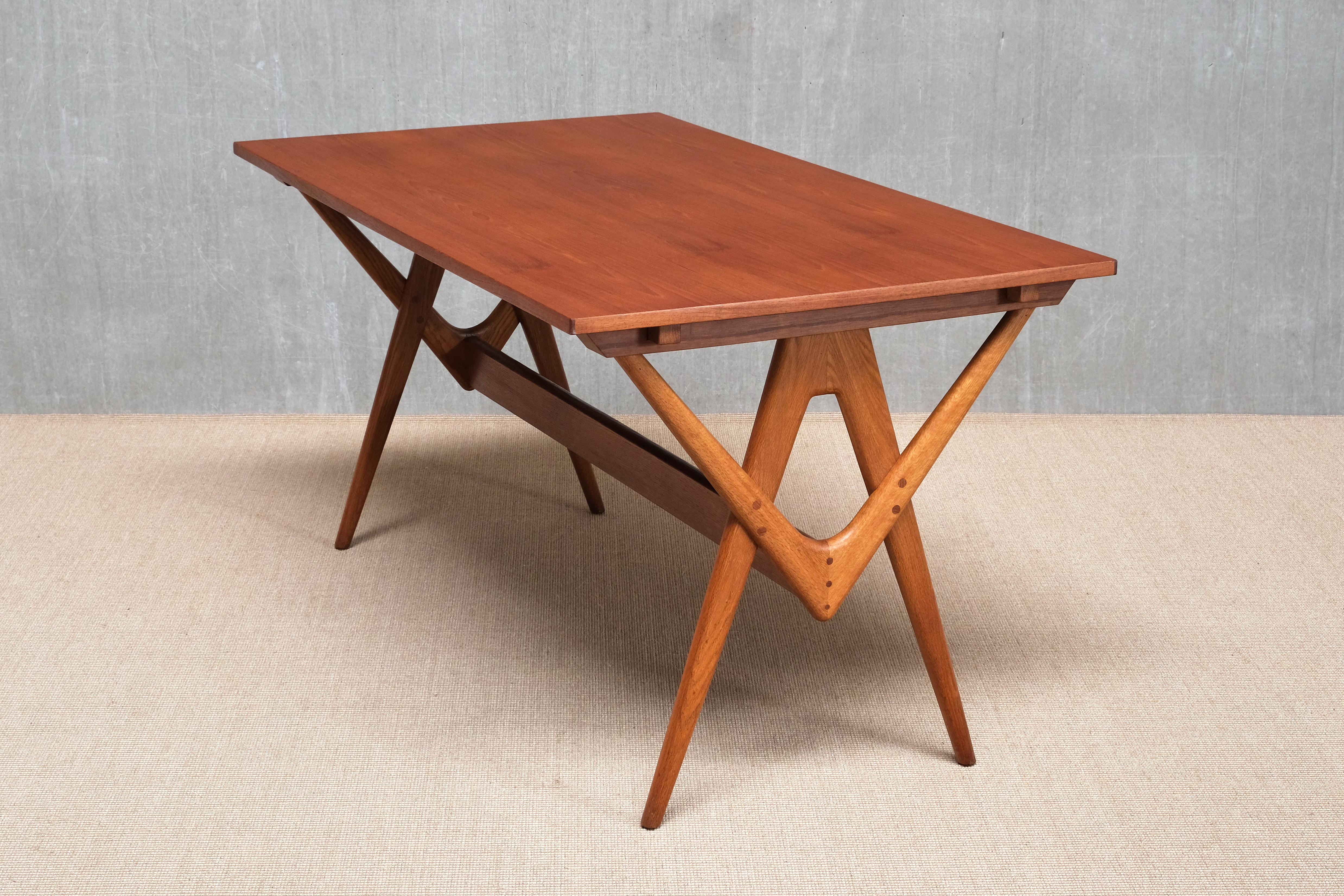 Danish Important Knud Mortensen Extendable Dining Table in Oak and Teak, Denmark, 1955 For Sale