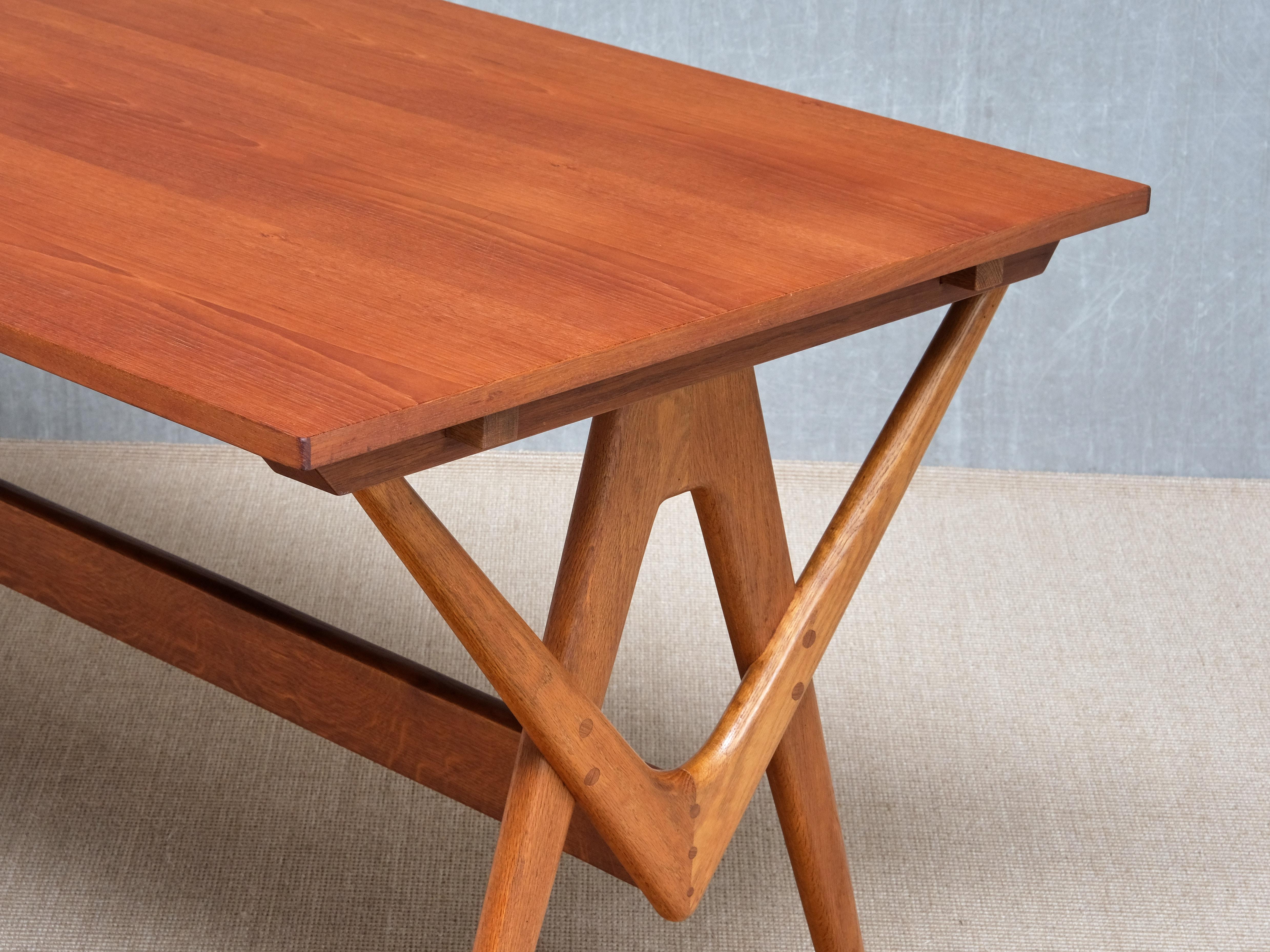 Important Knud Mortensen Extendable Dining Table in Oak and Teak, Denmark, 1955 In Good Condition For Sale In The Hague, NL