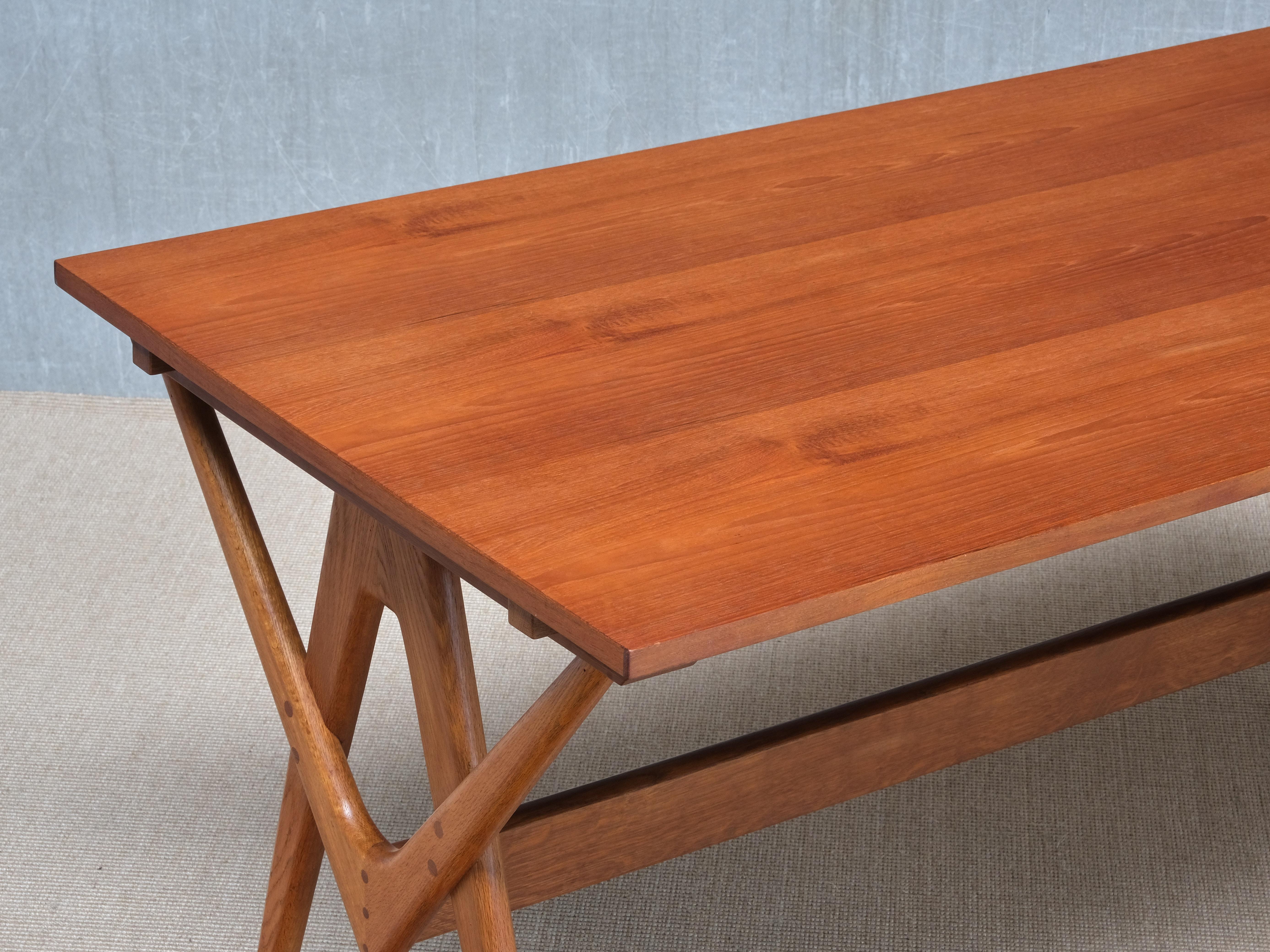 Important Knud Mortensen Extendable Dining Table in Oak and Teak, Denmark, 1955 For Sale 1