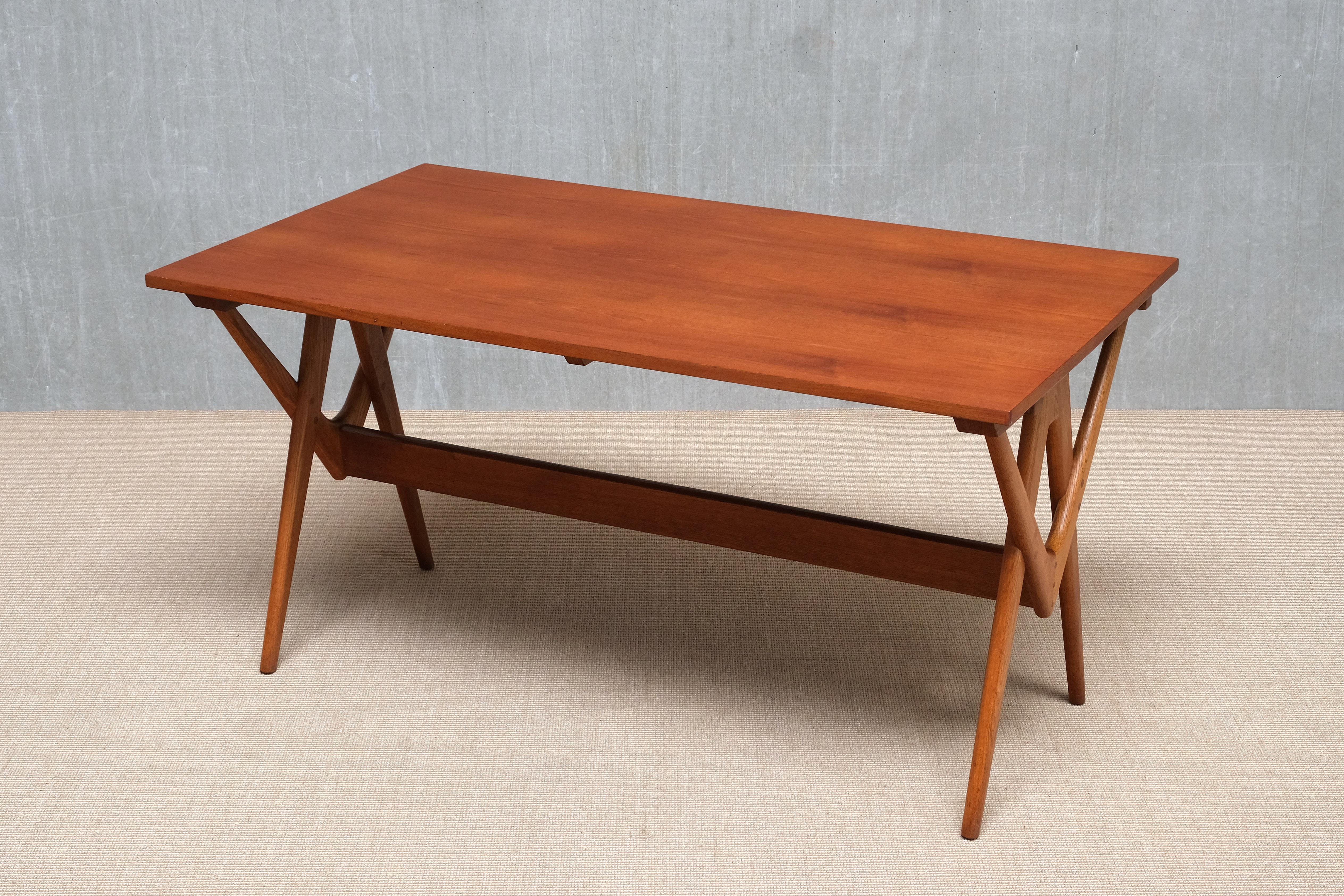 Important Knud Mortensen Extendable Dining Table in Oak and Teak, Denmark, 1955 For Sale 2