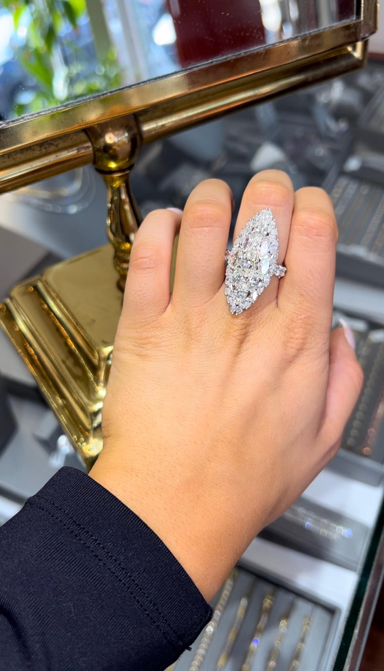 Important Large Marquise Shape 10.00ct Total Solitaire Diamond Cocktail Ring For Sale 1
